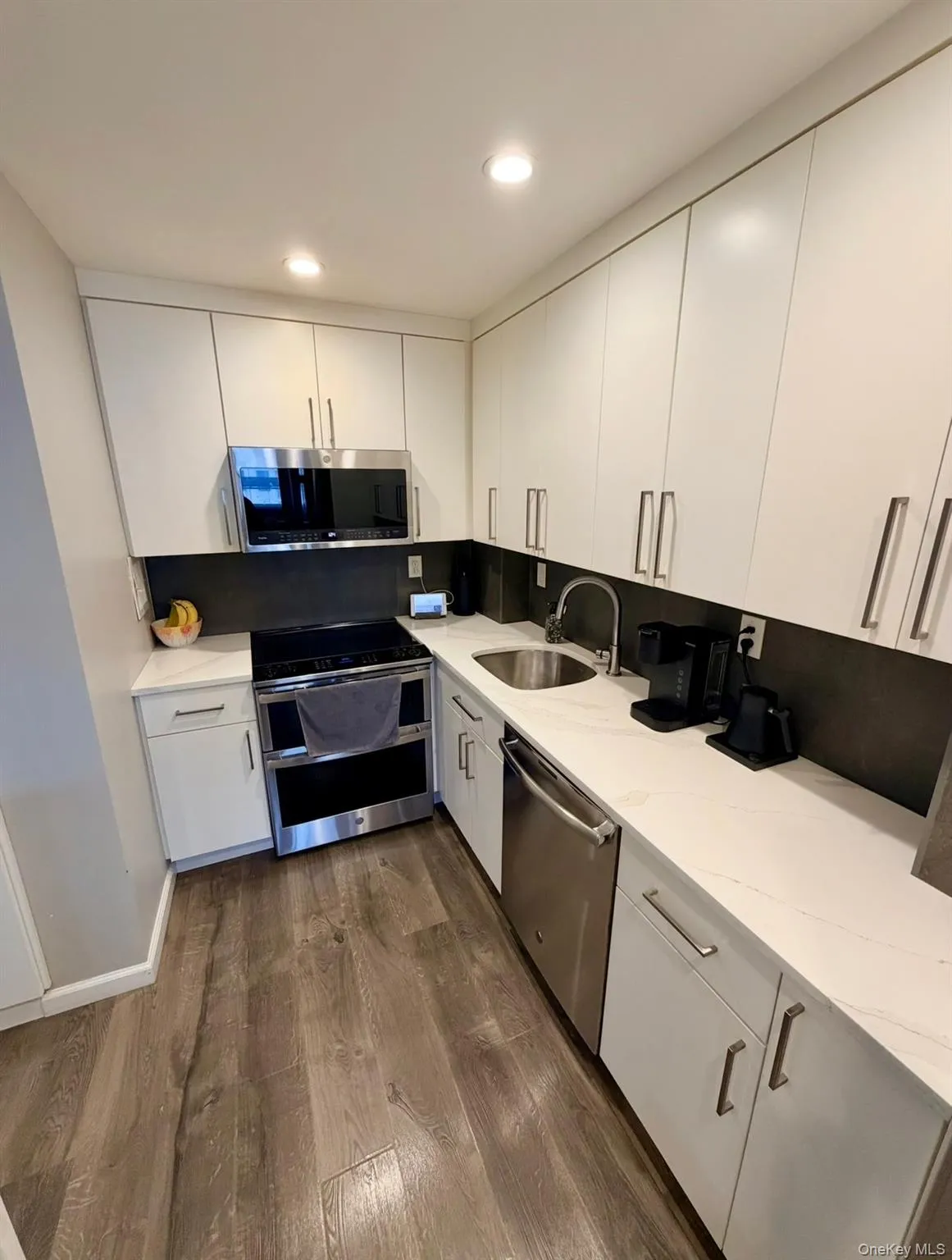 360 Shore Road, Long Beach, NY, 1 Bedroom Bedrooms, 3 Rooms Rooms,1 BathroomBathrooms,Residential Lease,For Rent,Shore,0,990649 360 Shore Road, Long Beach, NY, 1 Bedroom Bedrooms, 3 Rooms Rooms,1 BathroomBathrooms,Residential Lease,For Rent,Shore,0,990649