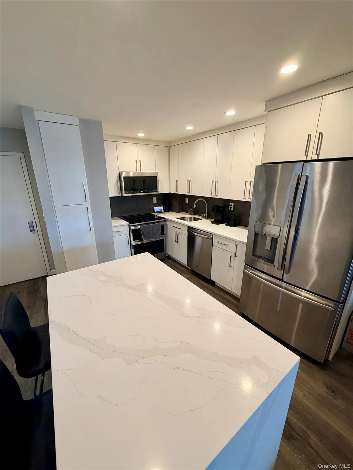 360 Shore Road, Long Beach, NY, 1 Bedroom Bedrooms, 3 Rooms Rooms,1 BathroomBathrooms,Residential Lease,For Rent,Shore,0,990649 360 Shore Road, Long Beach, NY, 1 Bedroom Bedrooms, 3 Rooms Rooms,1 BathroomBathrooms,Residential Lease,For Rent,Shore,0,990649