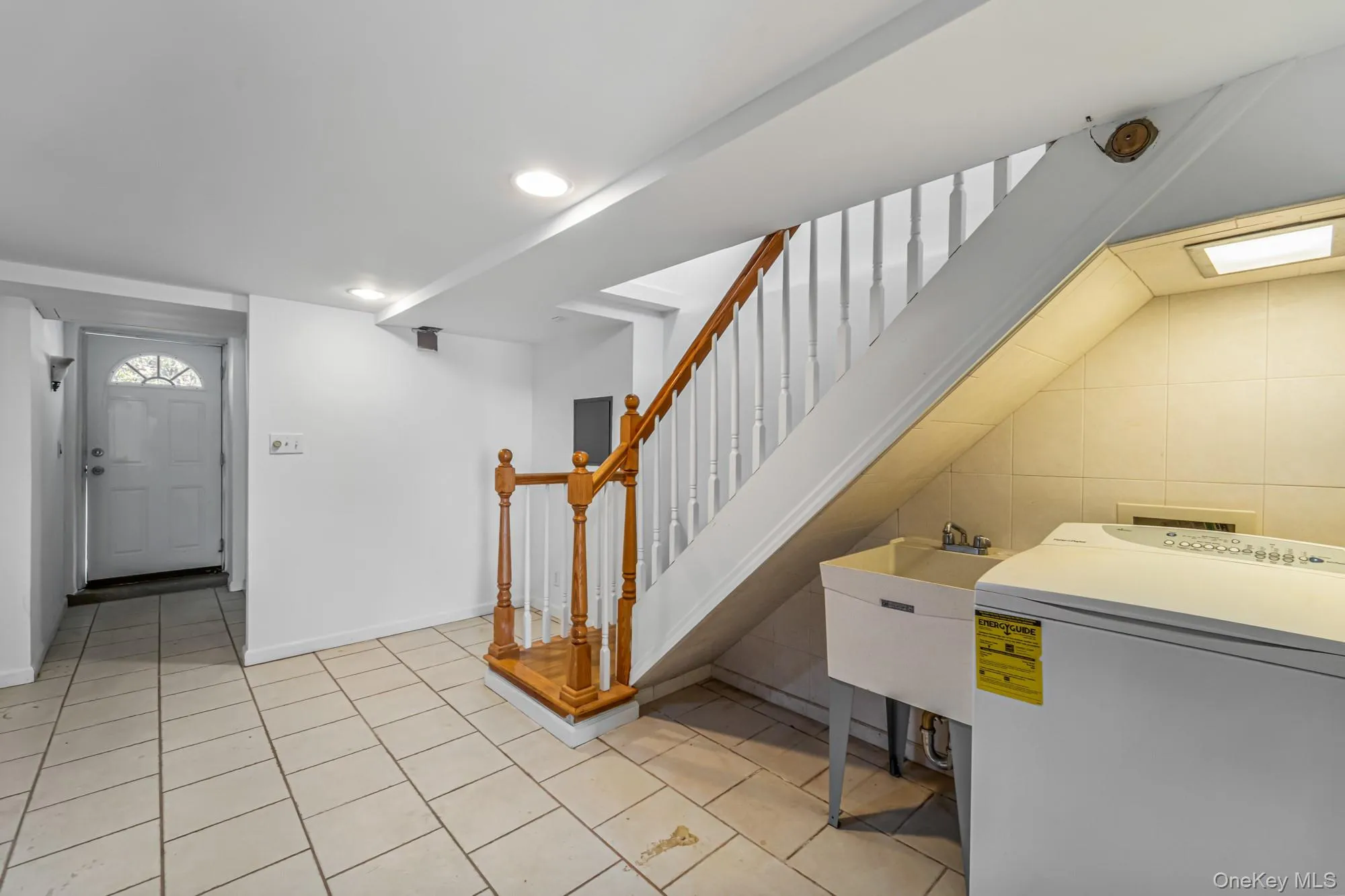 205-18 33rd Avenue, New York, NY, 3 Bedrooms Bedrooms, 6 Rooms Rooms,2 BathroomsBathrooms,Residential,For Rent,33rd,0,990668 205-18 33rd Avenue, New York, NY, 3 Bedrooms Bedrooms, 6 Rooms Rooms,2 BathroomsBathrooms,Residential,For Rent,33rd,0,990668