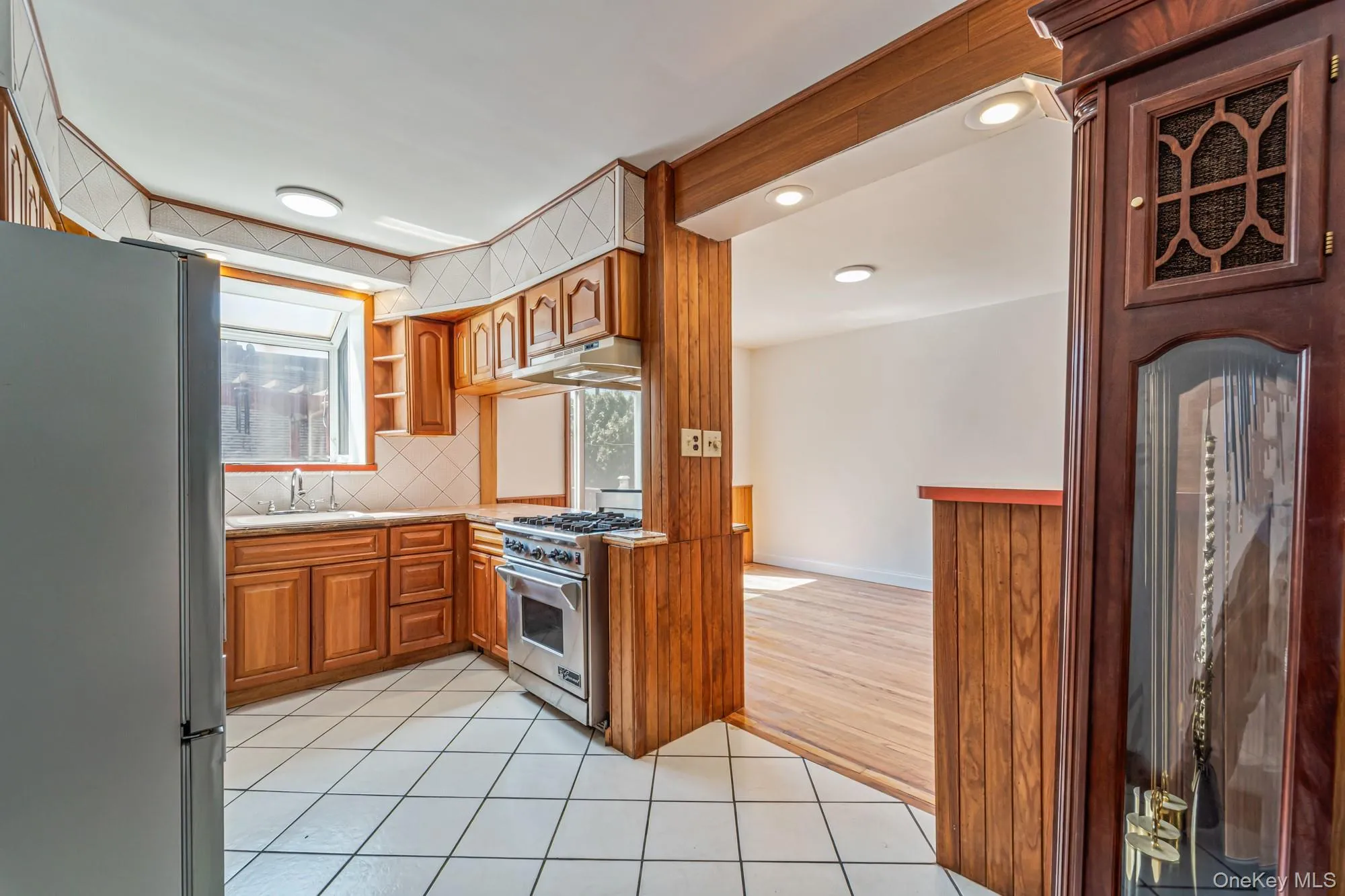 205-18 33rd Avenue, New York, NY, 3 Bedrooms Bedrooms, 6 Rooms Rooms,2 BathroomsBathrooms,Residential,For Rent,33rd,0,990668 205-18 33rd Avenue, New York, NY, 3 Bedrooms Bedrooms, 6 Rooms Rooms,2 BathroomsBathrooms,Residential,For Rent,33rd,0,990668
