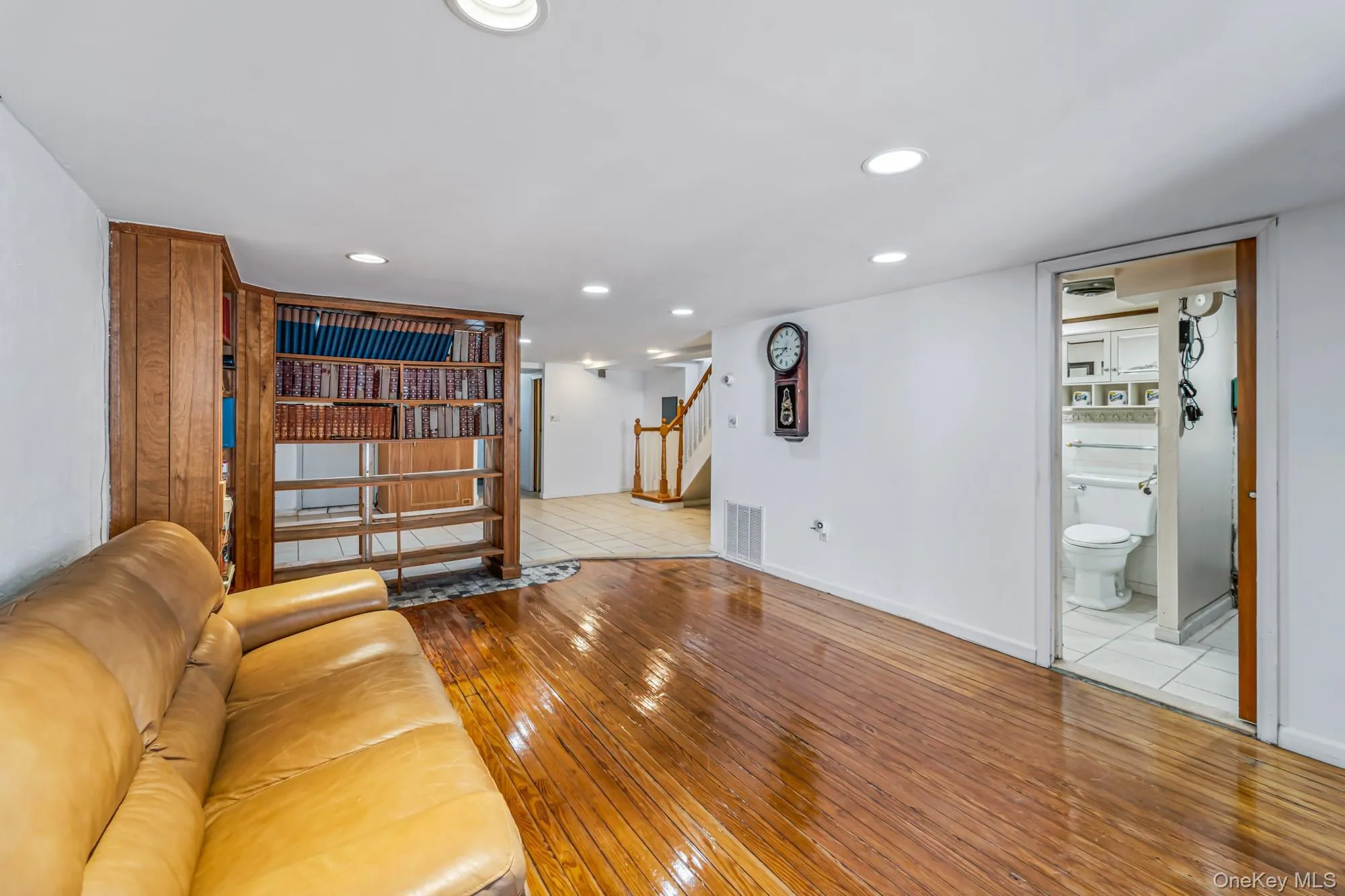 205-18 33rd Avenue, New York, NY, 3 Bedrooms Bedrooms, 6 Rooms Rooms,2 BathroomsBathrooms,Residential,For Rent,33rd,0,990668 205-18 33rd Avenue, New York, NY, 3 Bedrooms Bedrooms, 6 Rooms Rooms,2 BathroomsBathrooms,Residential,For Rent,33rd,0,990668
