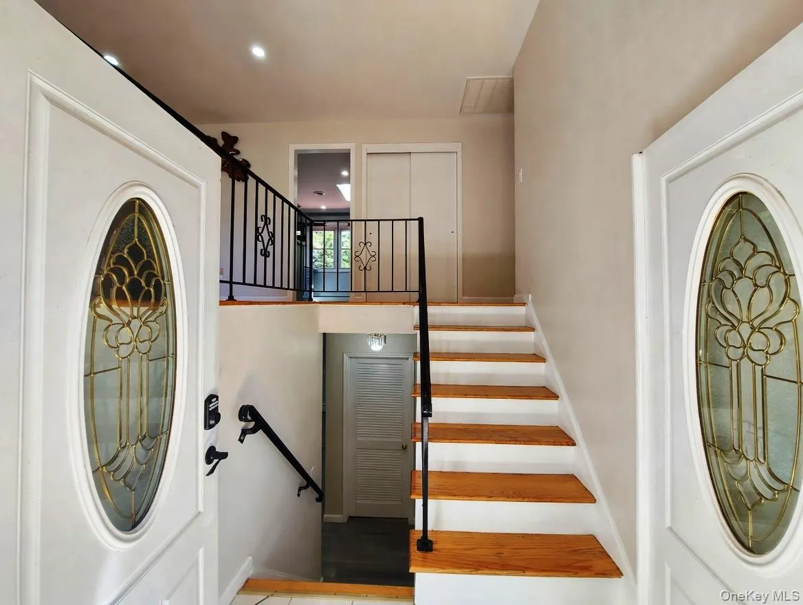 36 Tamar Drive, Clarkstown, NY, 5 Bedrooms Bedrooms, 13 Rooms Rooms,3 BathroomsBathrooms,Residential,For Rent,Tamar,0,990710 36 Tamar Drive, Clarkstown, NY, 5 Bedrooms Bedrooms, 13 Rooms Rooms,3 BathroomsBathrooms,Residential,For Rent,Tamar,0,990710