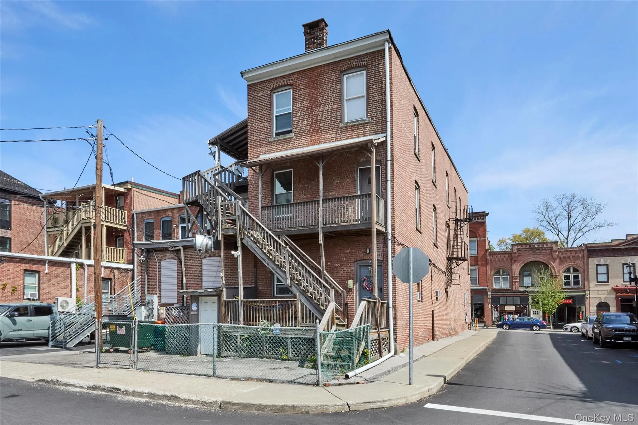 Front of the Bldg Front of the Bldg