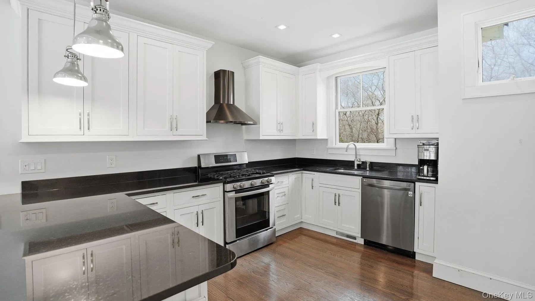 420 Maple Avenue, Southampton, NY, 3 Bedrooms Bedrooms, 5 Rooms Rooms,3 BathroomsBathrooms,Residential Lease,For Rent,Maple,0,990727 420 Maple Avenue, Southampton, NY, 3 Bedrooms Bedrooms, 5 Rooms Rooms,3 BathroomsBathrooms,Residential Lease,For Rent,Maple,0,990727