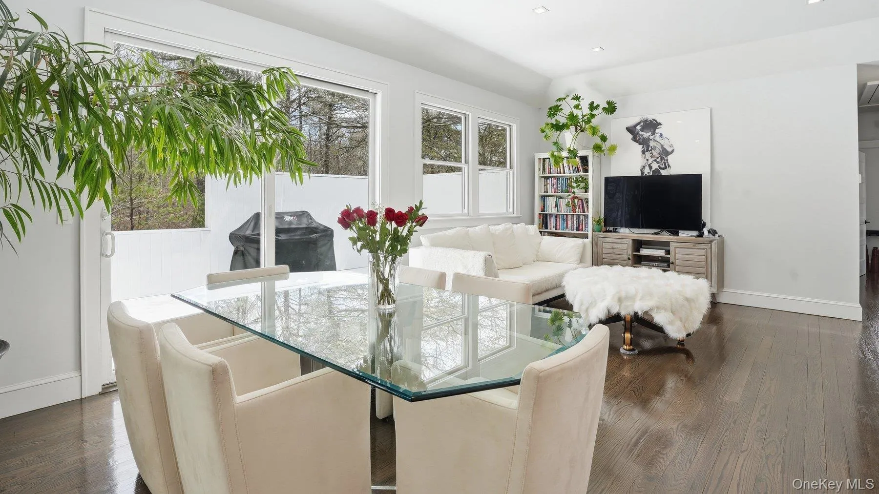 Dining Area Dining Area