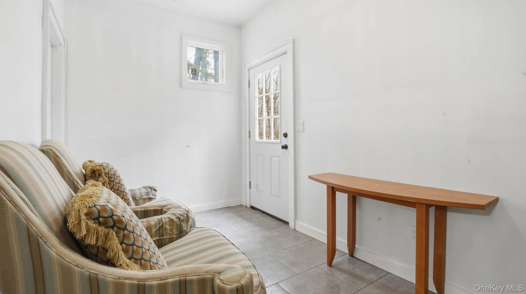 Sitting Area off Garage on First Floor Sitting Area off Garage on First Floor