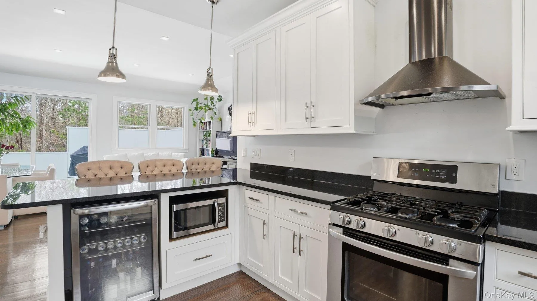 420 Maple Avenue, Southampton, NY, 3 Bedrooms Bedrooms, 5 Rooms Rooms,3 BathroomsBathrooms,Residential Lease,For Rent,Maple,0,990727 420 Maple Avenue, Southampton, NY, 3 Bedrooms Bedrooms, 5 Rooms Rooms,3 BathroomsBathrooms,Residential Lease,For Rent,Maple,0,990727