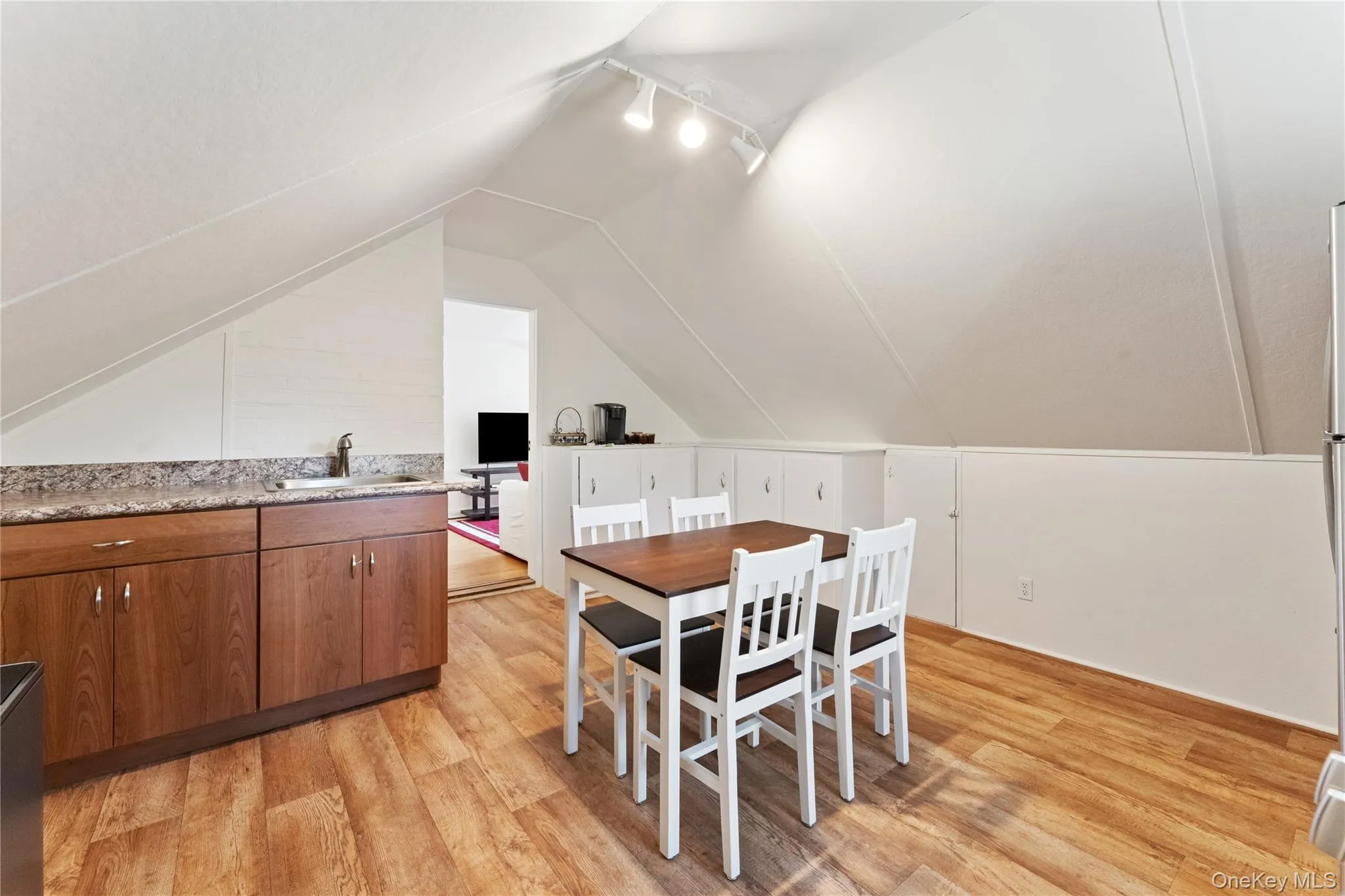 165 Montauk Highway, Southampton, NY, 1 Bedroom Bedrooms, 3 Rooms Rooms,1 BathroomBathrooms,Residential Lease,For Rent,Montauk,0,990738 165 Montauk Highway, Southampton, NY, 1 Bedroom Bedrooms, 3 Rooms Rooms,1 BathroomBathrooms,Residential Lease,For Rent,Montauk,0,990738