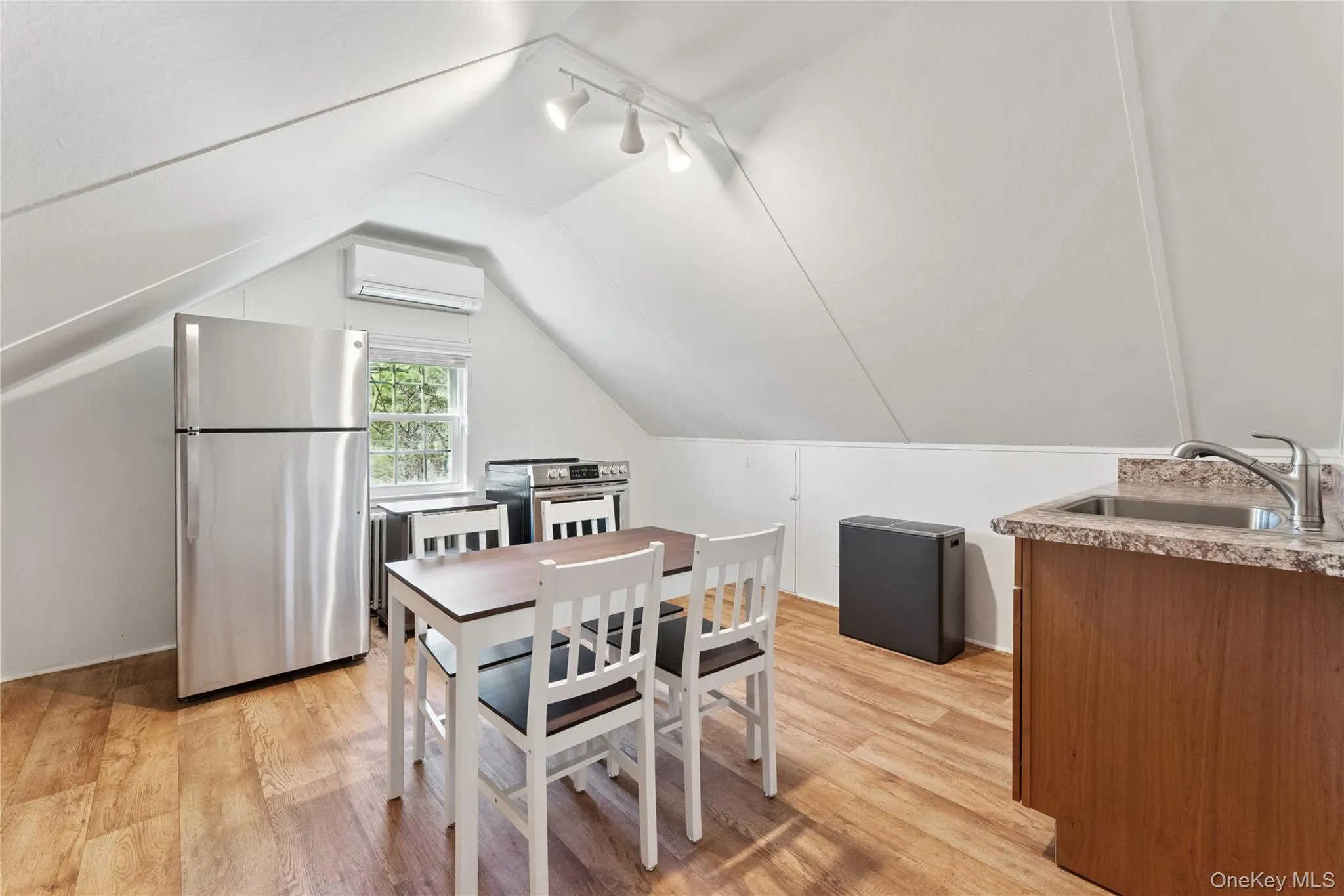 165 Montauk Highway, Southampton, NY, 1 Bedroom Bedrooms, 3 Rooms Rooms,1 BathroomBathrooms,Residential Lease,For Rent,Montauk,0,990738 165 Montauk Highway, Southampton, NY, 1 Bedroom Bedrooms, 3 Rooms Rooms,1 BathroomBathrooms,Residential Lease,For Rent,Montauk,0,990738