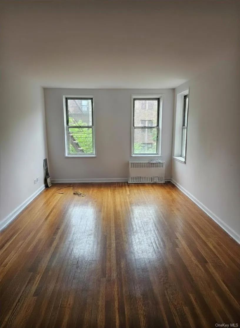 Bright living / sleeping area. Bright living / sleeping area.