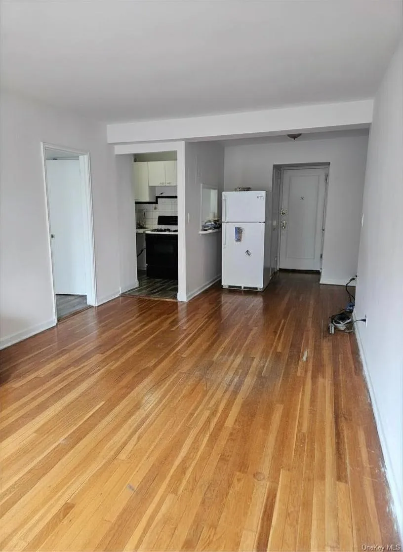 Look at those hardwood floors. Look at those hardwood floors.
