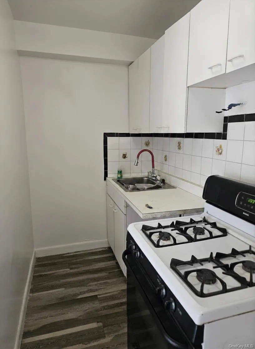 2107 Wallace Avenue, New York, NY, 3 Rooms Rooms,1 BathroomBathrooms,Residential,For Rent,Wallace,0,990759 2107 Wallace Avenue, New York, NY, 3 Rooms Rooms,1 BathroomBathrooms,Residential,For Rent,Wallace,0,990759