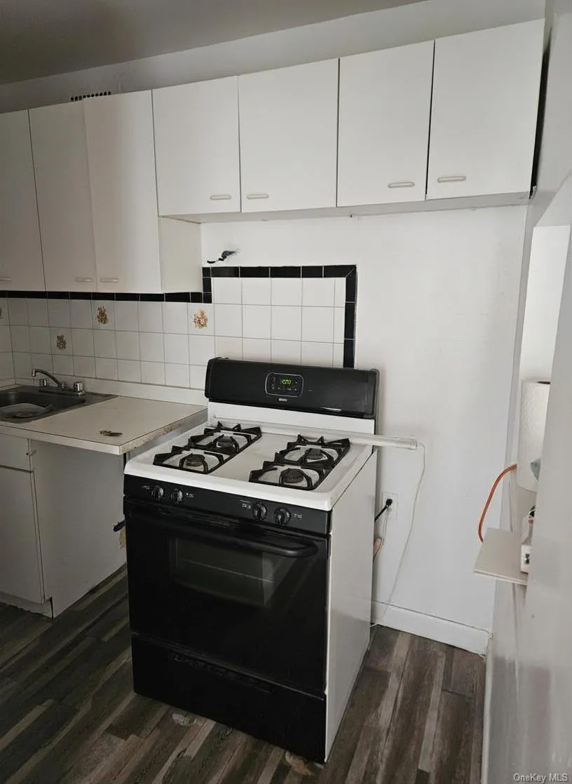 2107 Wallace Avenue, New York, NY, 3 Rooms Rooms,1 BathroomBathrooms,Residential,For Rent,Wallace,0,990759 2107 Wallace Avenue, New York, NY, 3 Rooms Rooms,1 BathroomBathrooms,Residential,For Rent,Wallace,0,990759