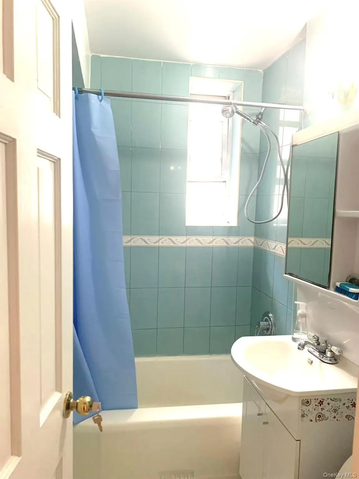 42-45 Kissena Boulevard, New York, NY, 1 Bedroom Bedrooms, 3 Rooms Rooms,1 BathroomBathrooms,Residential Lease,For Rent,Kissena,0,990762 42-45 Kissena Boulevard, New York, NY, 1 Bedroom Bedrooms, 3 Rooms Rooms,1 BathroomBathrooms,Residential Lease,For Rent,Kissena,0,990762