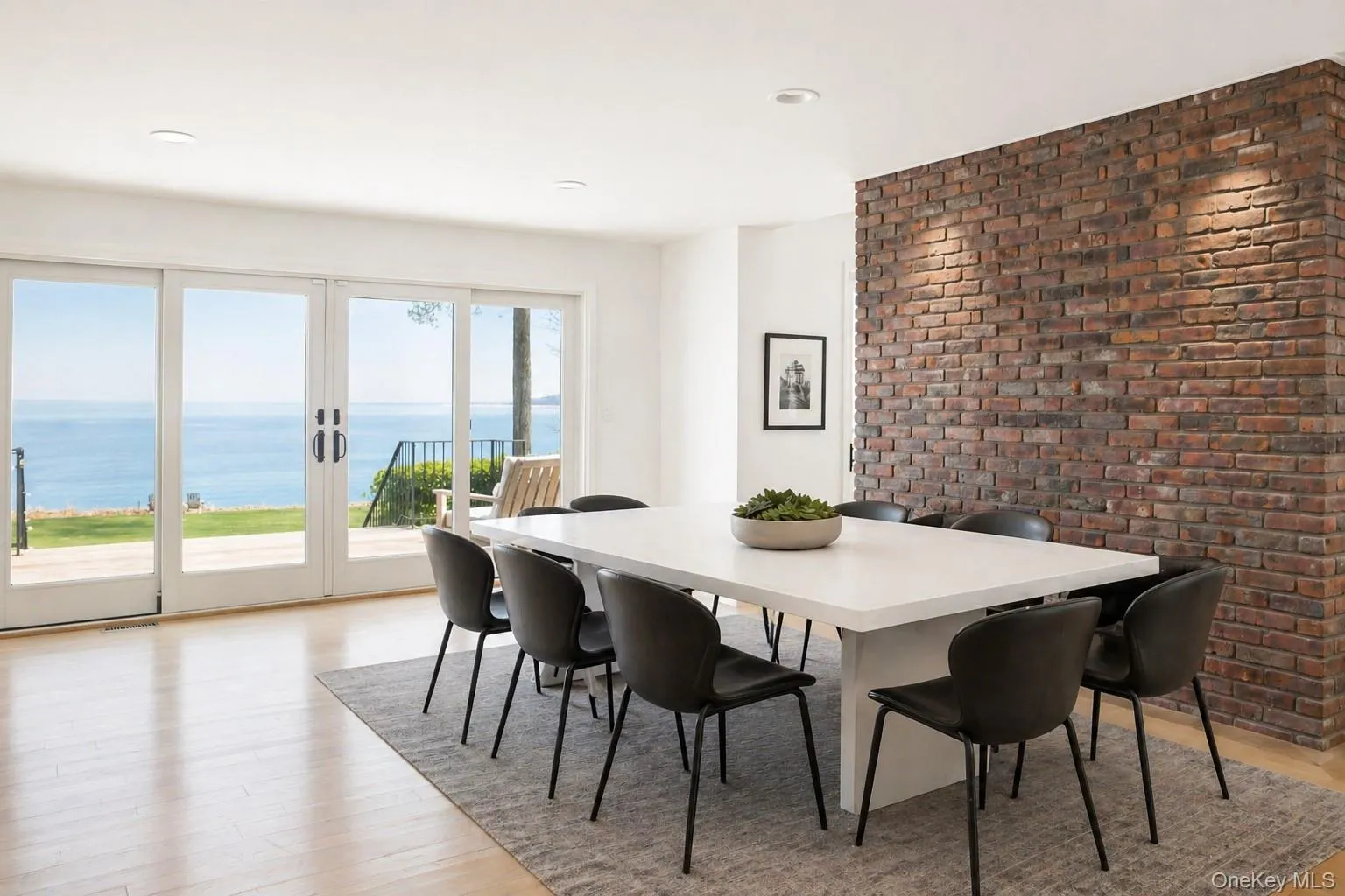 Virtually stage Dining Room Virtually stage Dining Room