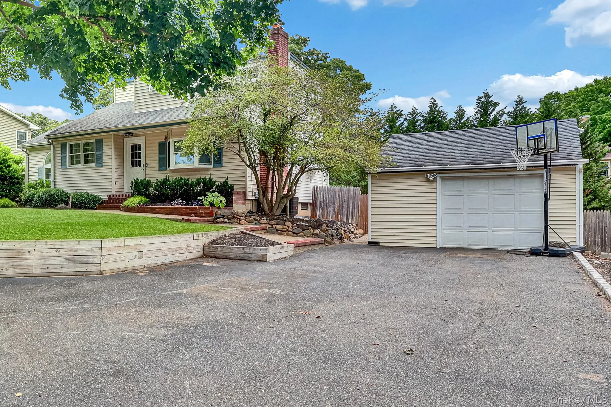 27 Mc Gaw Avenue, Brookhaven, NY, 3 Bedrooms Bedrooms, 8 Rooms Rooms,2 BathroomsBathrooms,Residential,For Rent,Mc Gaw,0,KEY990784 27 Mc Gaw Avenue, Brookhaven, NY, 3 Bedrooms Bedrooms, 8 Rooms Rooms,2 BathroomsBathrooms,Residential,For Rent,Mc Gaw,0,KEY990784