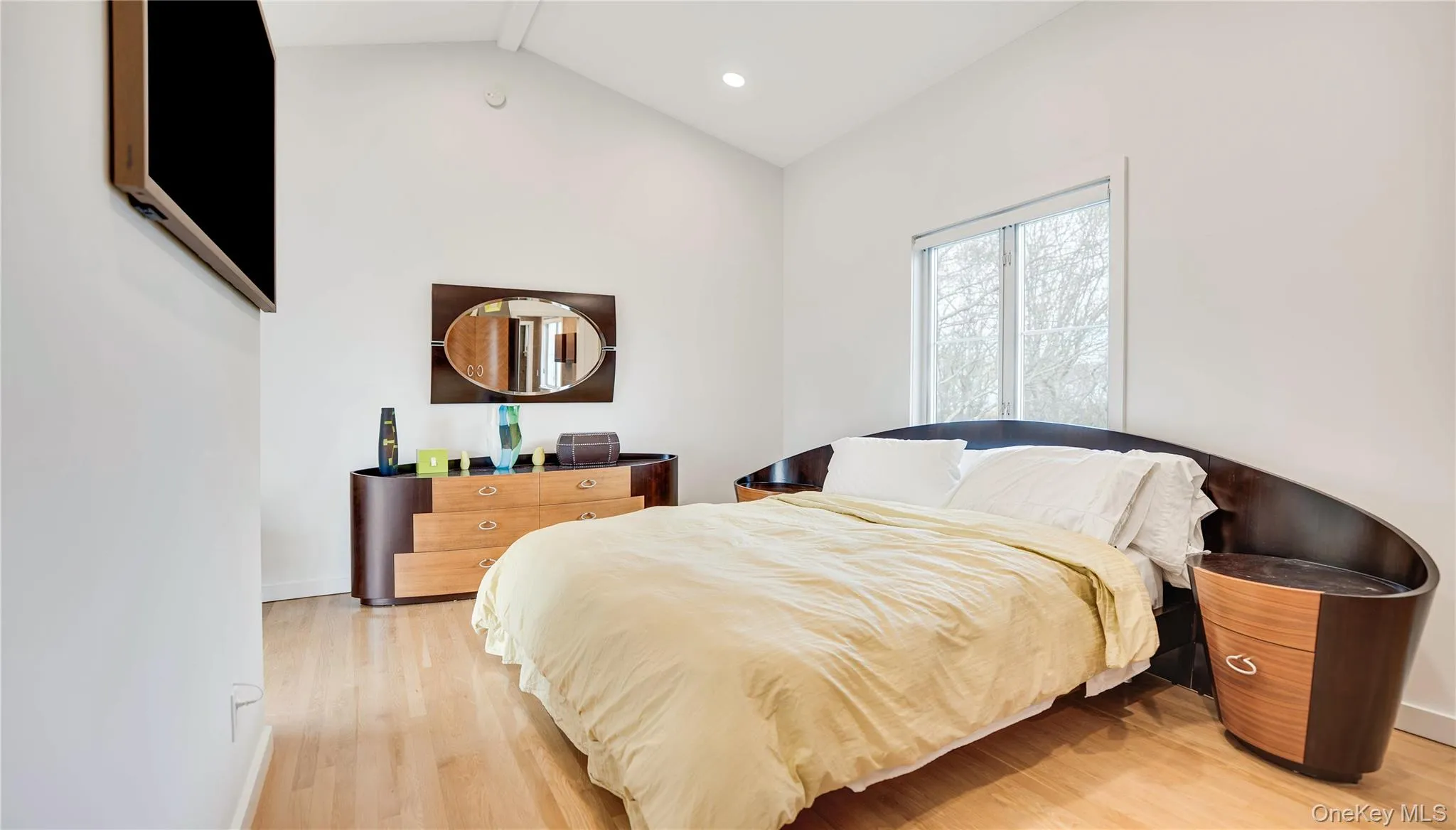 1 Carver Street, Southampton, New York 11963