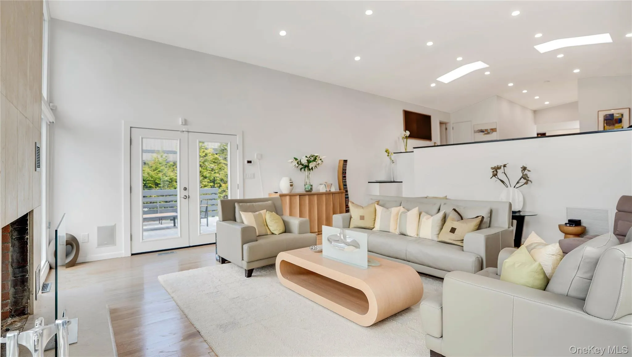 1 Carver Street, Southampton, New York 11963