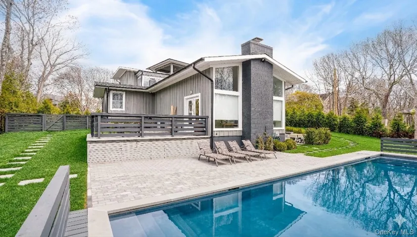 1 Carver Street, Southampton, New York 11963