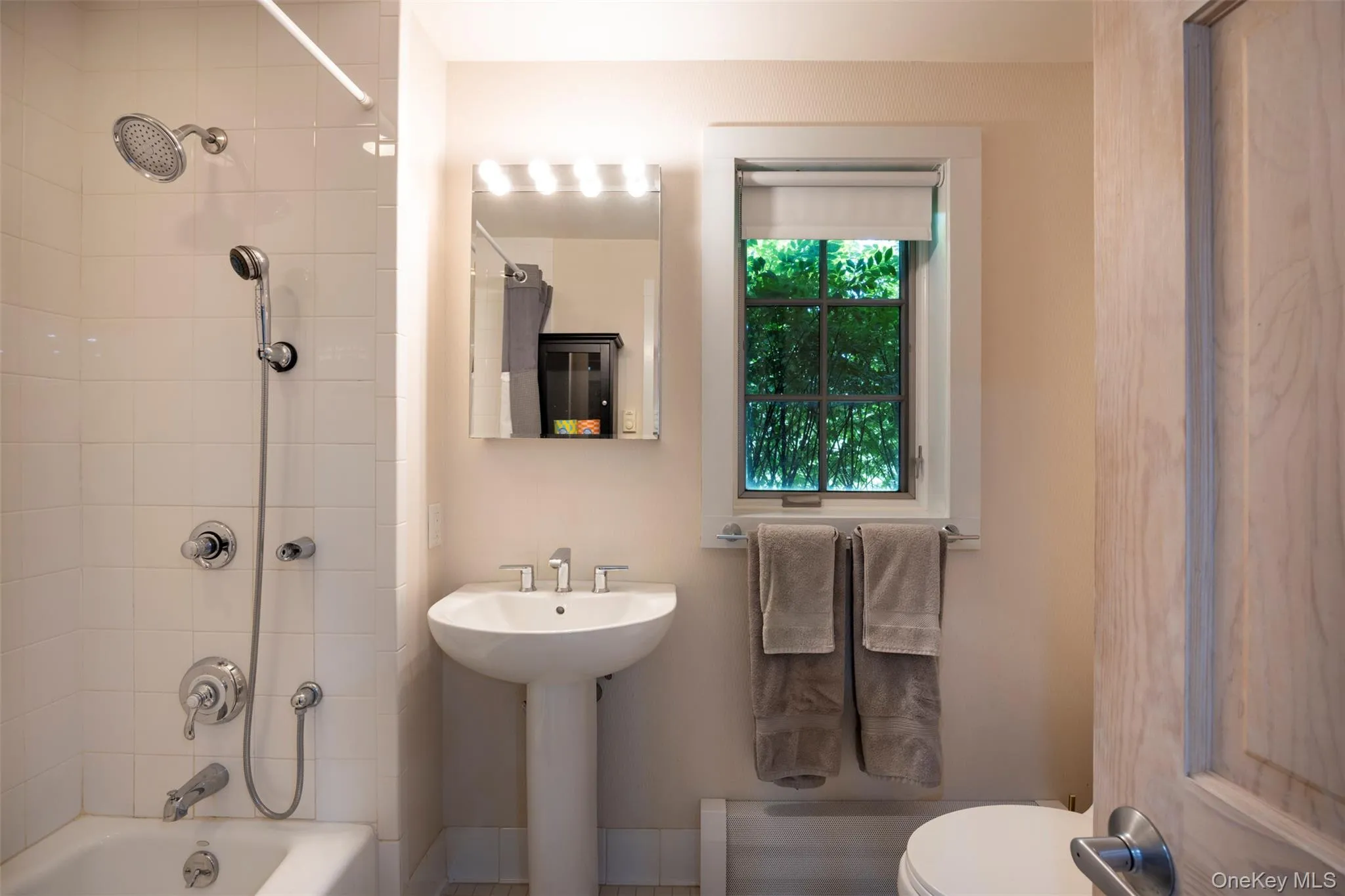 15-17 Broadview Road, Woodstock, NY, 5 Bedrooms Bedrooms, 14 Rooms Rooms,5 BathroomsBathrooms,Residential Sale,For Rent,Broadview,0,990796 15-17 Broadview Road, Woodstock, NY, 5 Bedrooms Bedrooms, 14 Rooms Rooms,5 BathroomsBathrooms,Residential Sale,For Rent,Broadview,0,990796