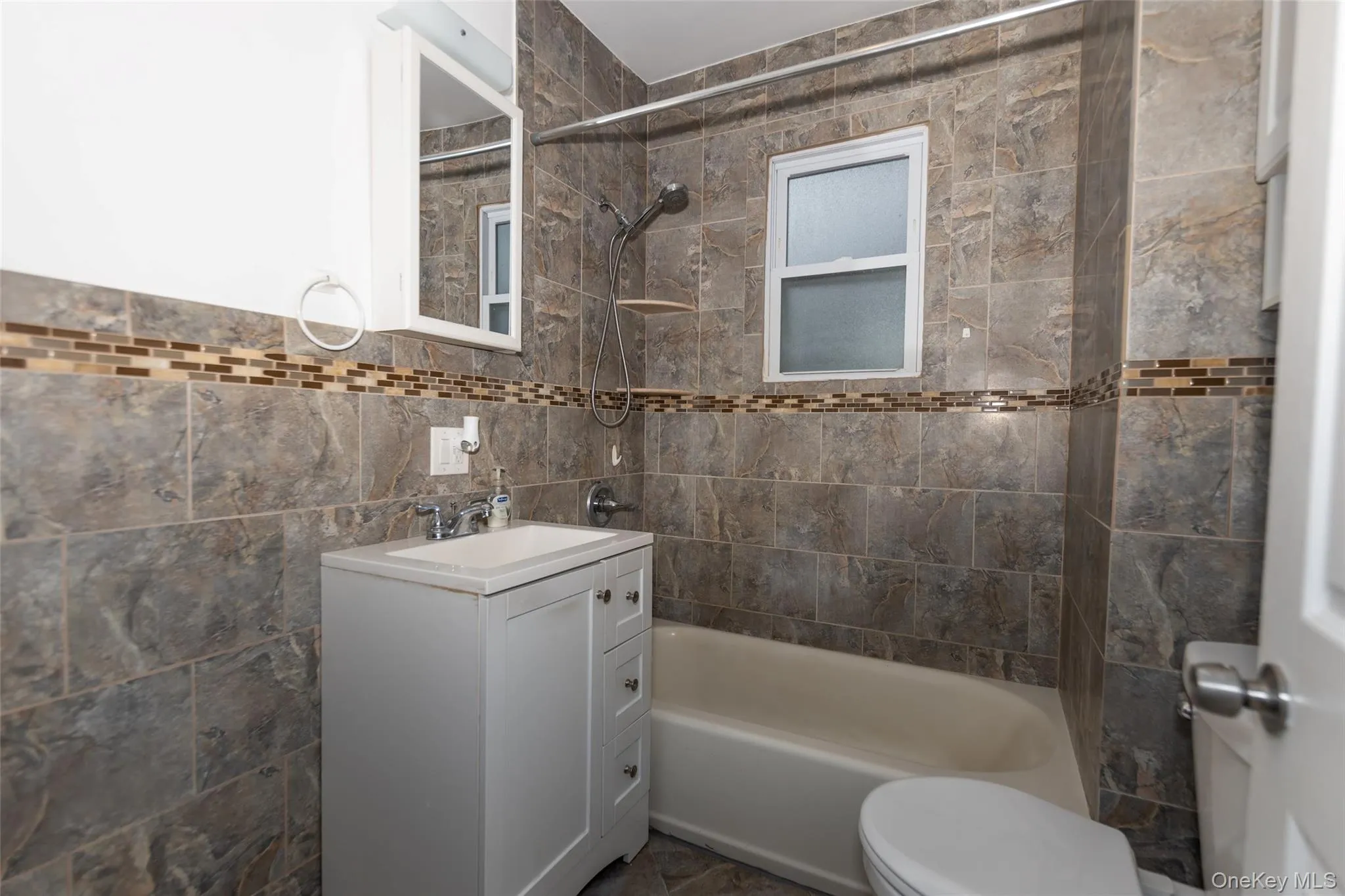 27 Park Place, Hempstead, NY, 3 Bedrooms Bedrooms, 6 Rooms Rooms,1 BathroomBathrooms,Residential Lease,For Rent,Park,0,990799 27 Park Place, Hempstead, NY, 3 Bedrooms Bedrooms, 6 Rooms Rooms,1 BathroomBathrooms,Residential Lease,For Rent,Park,0,990799