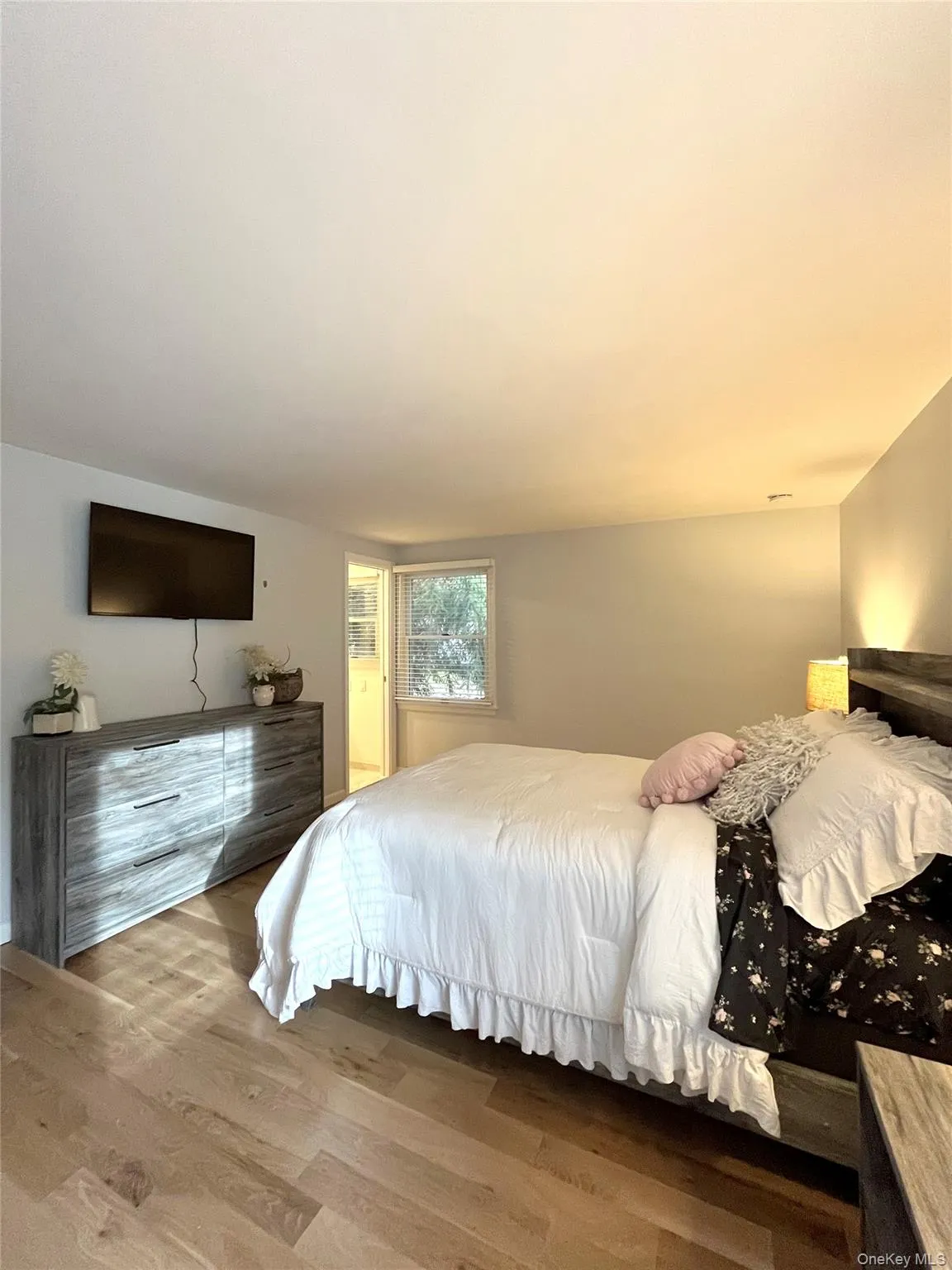 25 Squires Avenue, Southampton, NY, 3 Bedrooms Bedrooms, 9 Rooms Rooms,2 BathroomsBathrooms,Residential Lease,For Rent,Squires,0,990813 25 Squires Avenue, Southampton, NY, 3 Bedrooms Bedrooms, 9 Rooms Rooms,2 BathroomsBathrooms,Residential Lease,For Rent,Squires,0,990813