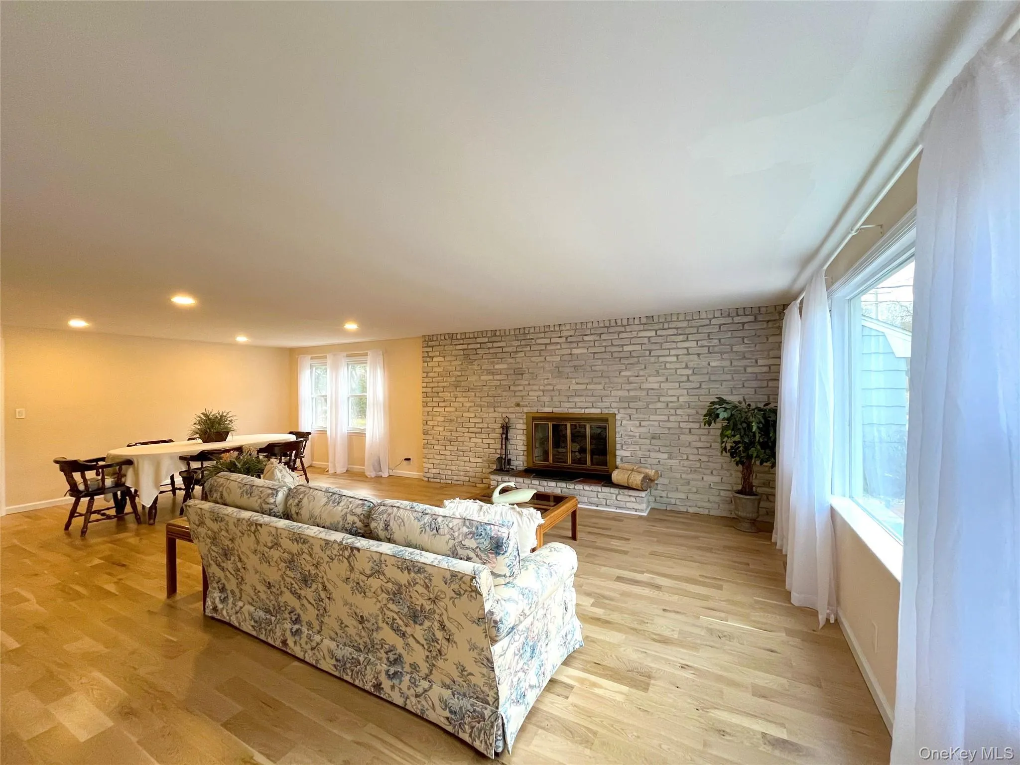 25 Squires Avenue, Southampton, NY, 3 Bedrooms Bedrooms, 9 Rooms Rooms,2 BathroomsBathrooms,Residential Lease,For Rent,Squires,0,990813 25 Squires Avenue, Southampton, NY, 3 Bedrooms Bedrooms, 9 Rooms Rooms,2 BathroomsBathrooms,Residential Lease,For Rent,Squires,0,990813