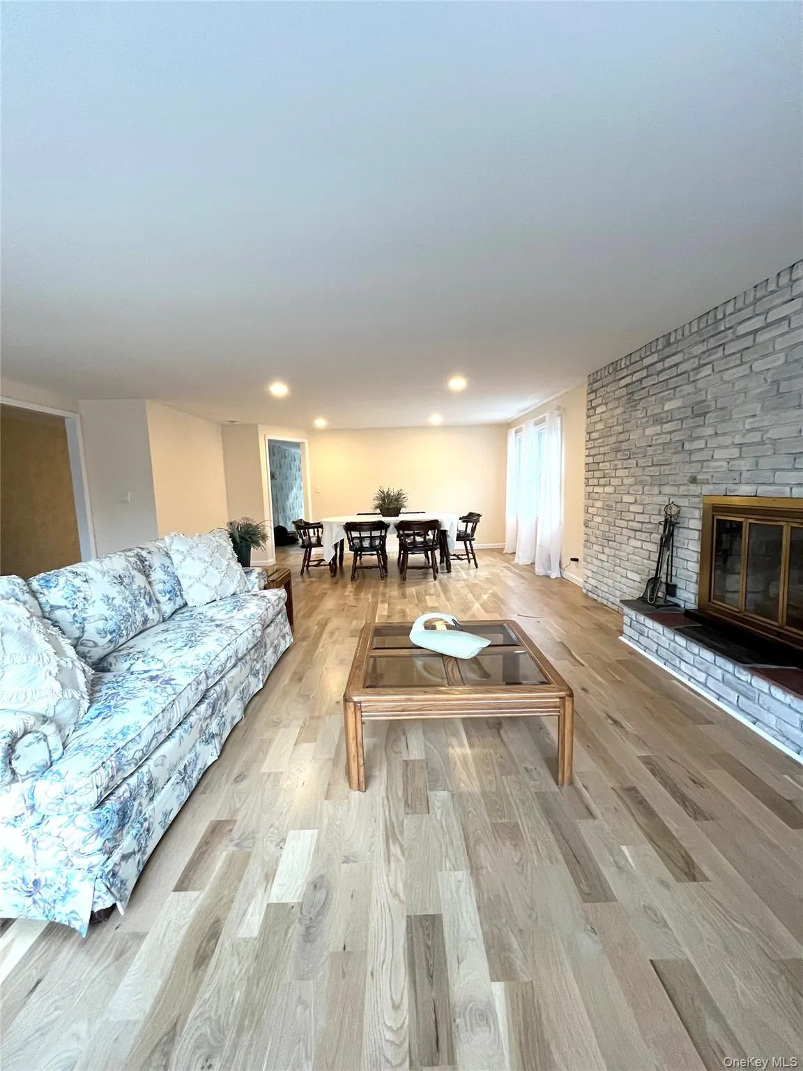 25 Squires Avenue, Southampton, NY, 3 Bedrooms Bedrooms, 9 Rooms Rooms,2 BathroomsBathrooms,Residential Lease,For Rent,Squires,0,990813 25 Squires Avenue, Southampton, NY, 3 Bedrooms Bedrooms, 9 Rooms Rooms,2 BathroomsBathrooms,Residential Lease,For Rent,Squires,0,990813