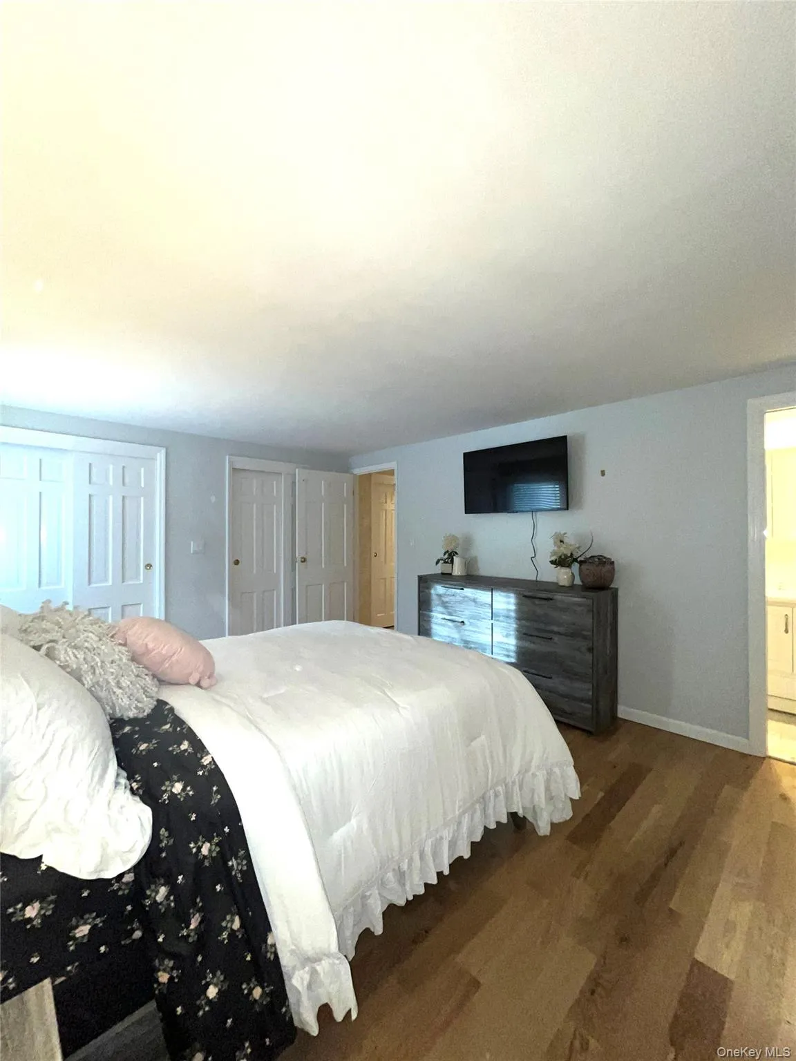 25 Squires Avenue, Southampton, NY, 3 Bedrooms Bedrooms, 9 Rooms Rooms,2 BathroomsBathrooms,Residential Lease,For Rent,Squires,0,990813 25 Squires Avenue, Southampton, NY, 3 Bedrooms Bedrooms, 9 Rooms Rooms,2 BathroomsBathrooms,Residential Lease,For Rent,Squires,0,990813