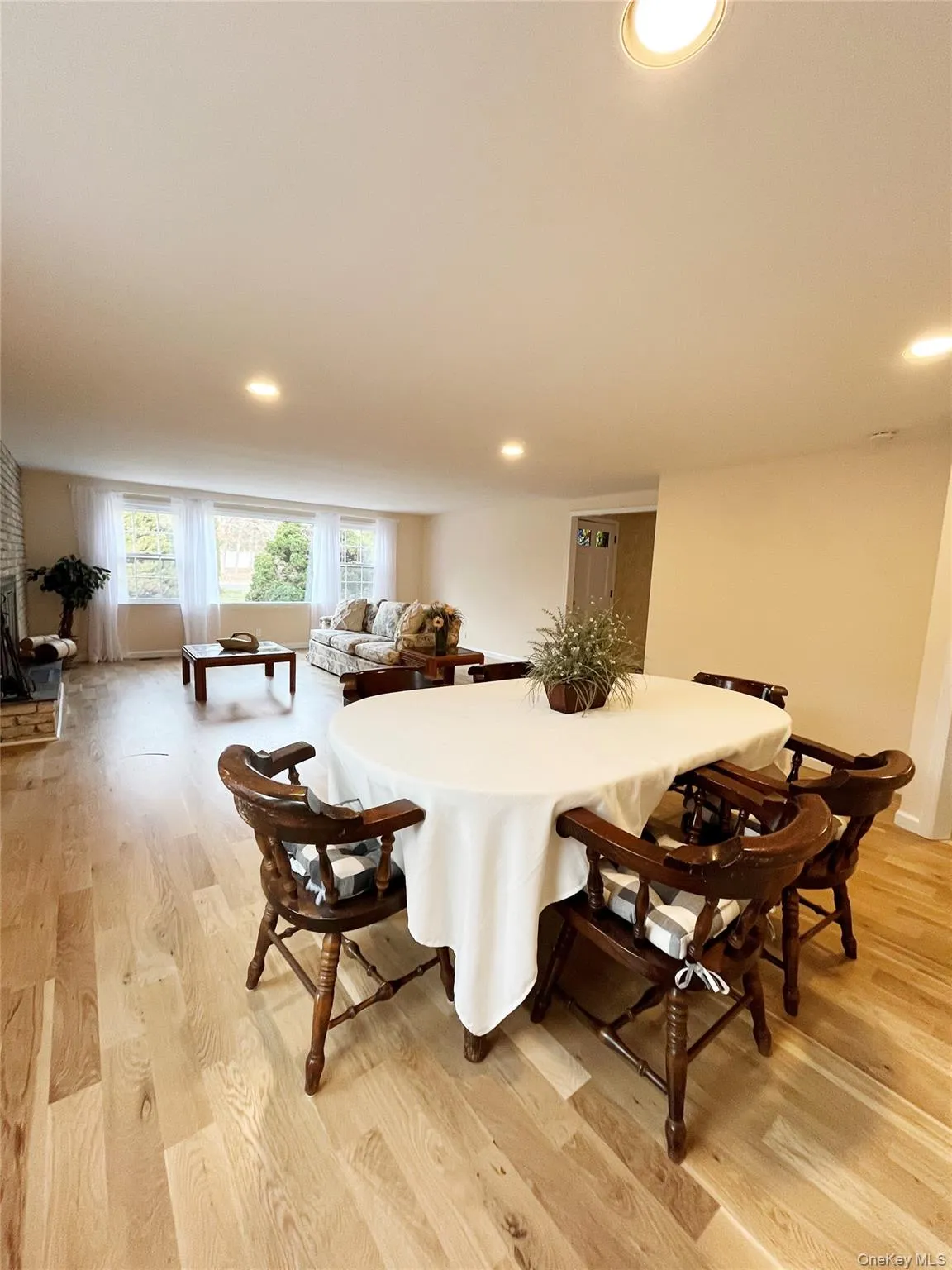 25 Squires Avenue, Southampton, NY, 3 Bedrooms Bedrooms, 9 Rooms Rooms,2 BathroomsBathrooms,Residential Lease,For Rent,Squires,0,990813 25 Squires Avenue, Southampton, NY, 3 Bedrooms Bedrooms, 9 Rooms Rooms,2 BathroomsBathrooms,Residential Lease,For Rent,Squires,0,990813