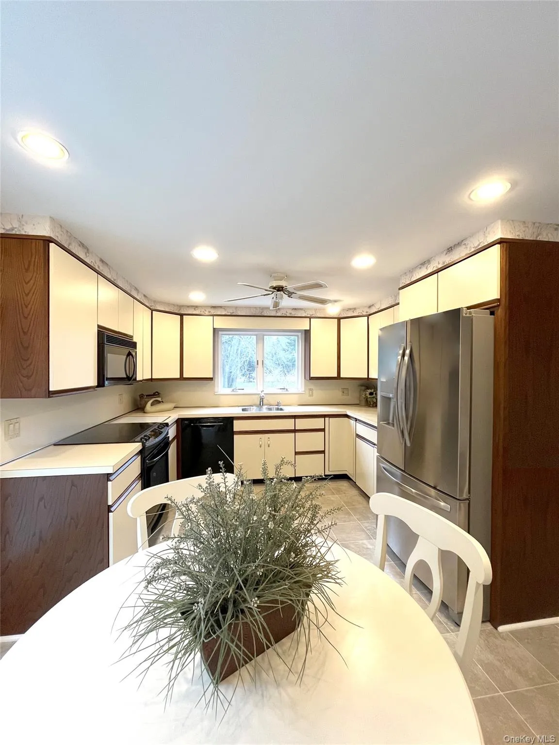 25 Squires Avenue, Southampton, NY, 3 Bedrooms Bedrooms, 9 Rooms Rooms,2 BathroomsBathrooms,Residential Lease,For Rent,Squires,0,990813 25 Squires Avenue, Southampton, NY, 3 Bedrooms Bedrooms, 9 Rooms Rooms,2 BathroomsBathrooms,Residential Lease,For Rent,Squires,0,990813