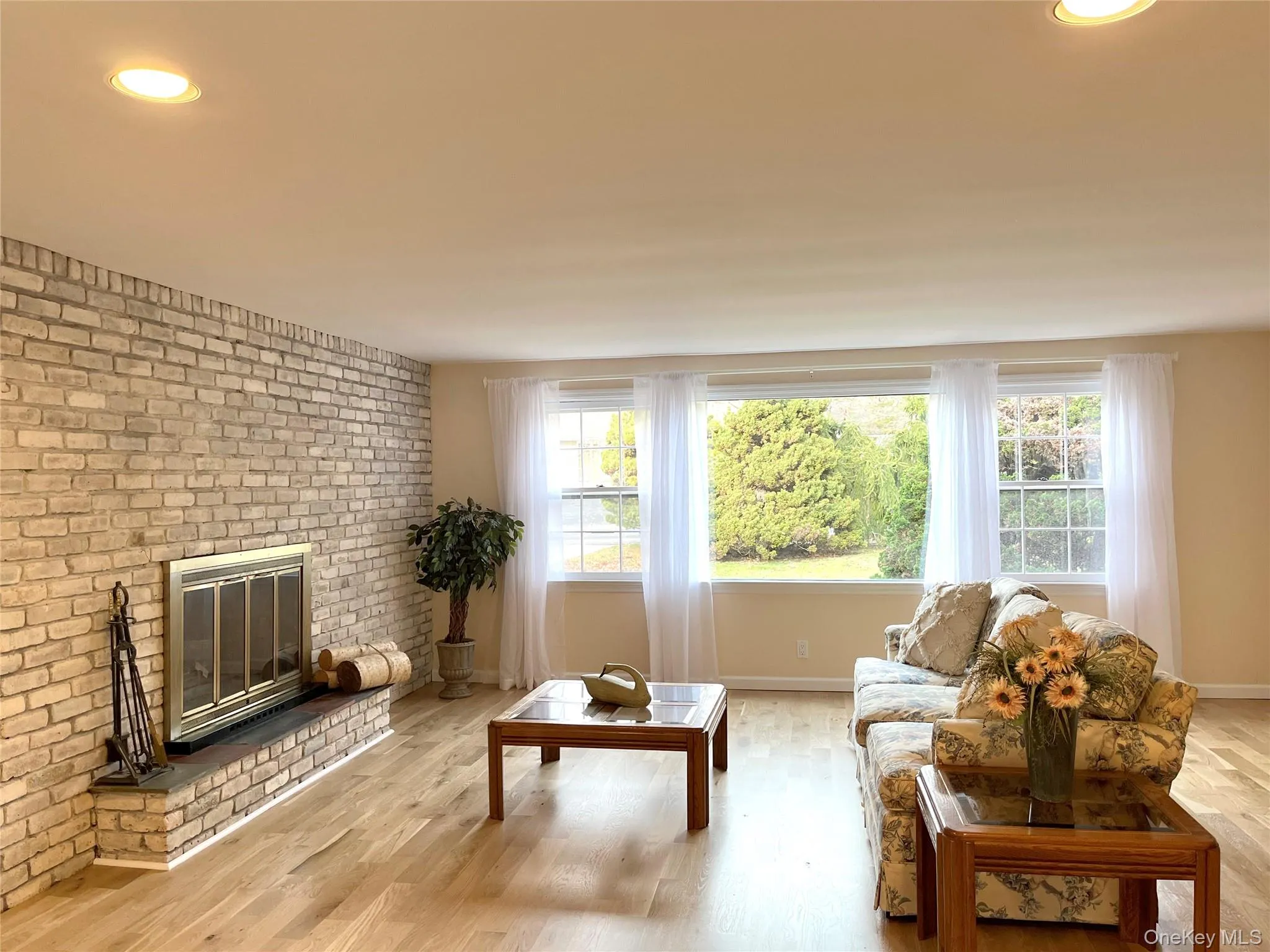 25 Squires Avenue, Southampton, NY, 3 Bedrooms Bedrooms, 9 Rooms Rooms,2 BathroomsBathrooms,Residential Lease,For Rent,Squires,0,990813 25 Squires Avenue, Southampton, NY, 3 Bedrooms Bedrooms, 9 Rooms Rooms,2 BathroomsBathrooms,Residential Lease,For Rent,Squires,0,990813