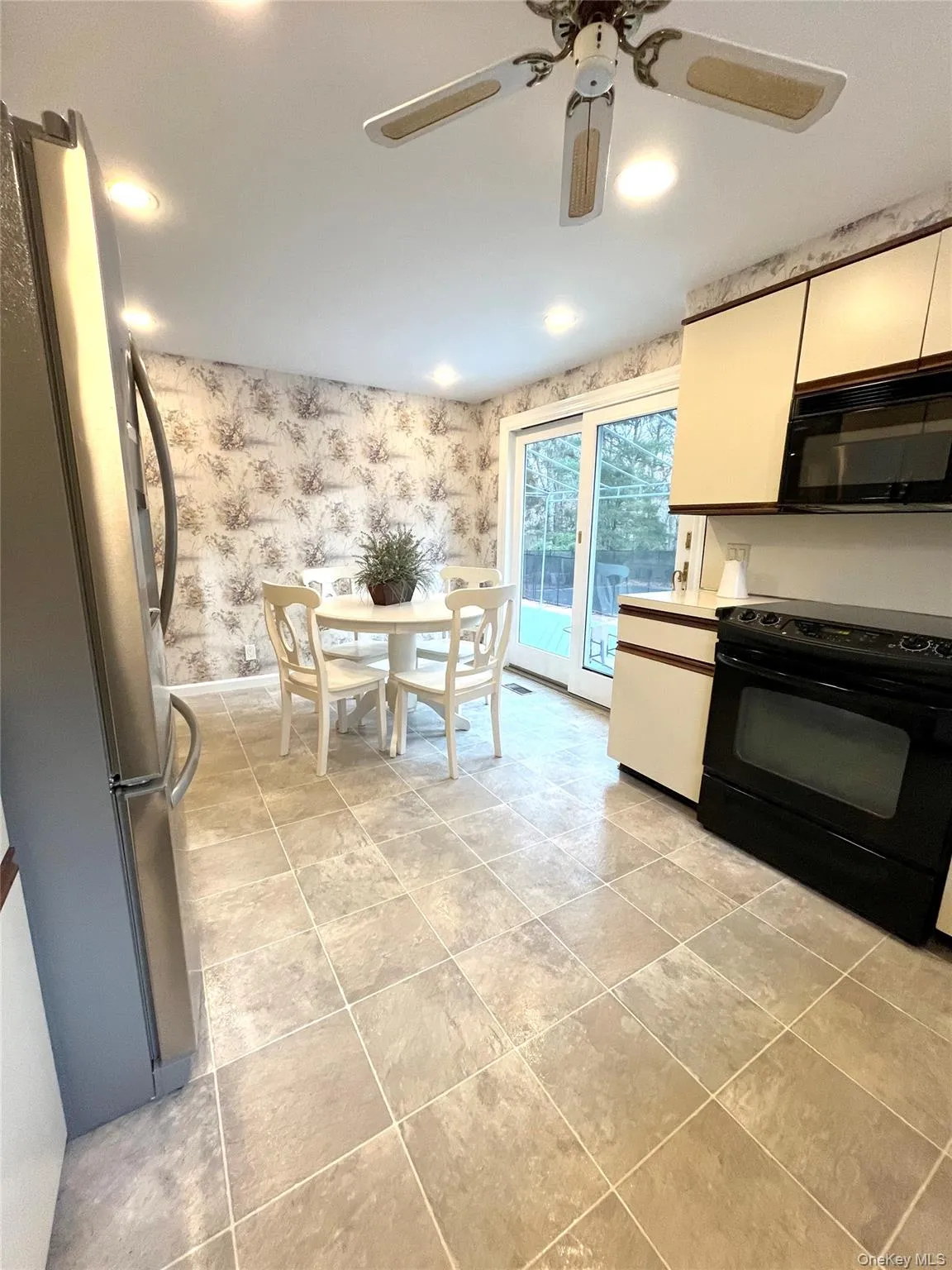 25 Squires Avenue, Southampton, NY, 3 Bedrooms Bedrooms, 9 Rooms Rooms,2 BathroomsBathrooms,Residential Lease,For Rent,Squires,0,990813 25 Squires Avenue, Southampton, NY, 3 Bedrooms Bedrooms, 9 Rooms Rooms,2 BathroomsBathrooms,Residential Lease,For Rent,Squires,0,990813