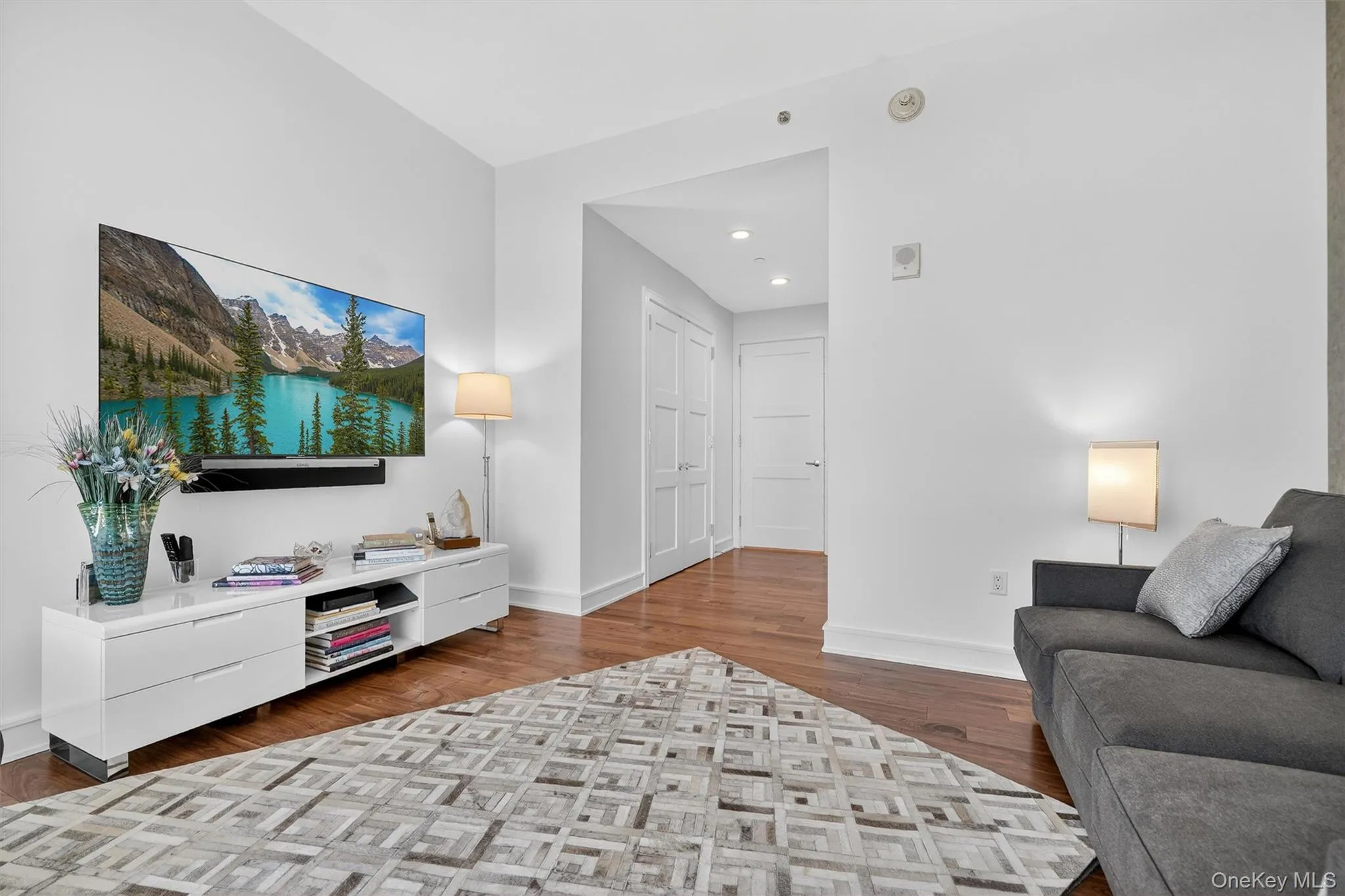 5 Renaissance Square, White Plains, NY, 2 Bedrooms Bedrooms, 5 Rooms Rooms,2 BathroomsBathrooms,Residential,For Rent,Renaissance,0,990817 5 Renaissance Square, White Plains, NY, 2 Bedrooms Bedrooms, 5 Rooms Rooms,2 BathroomsBathrooms,Residential,For Rent,Renaissance,0,990817