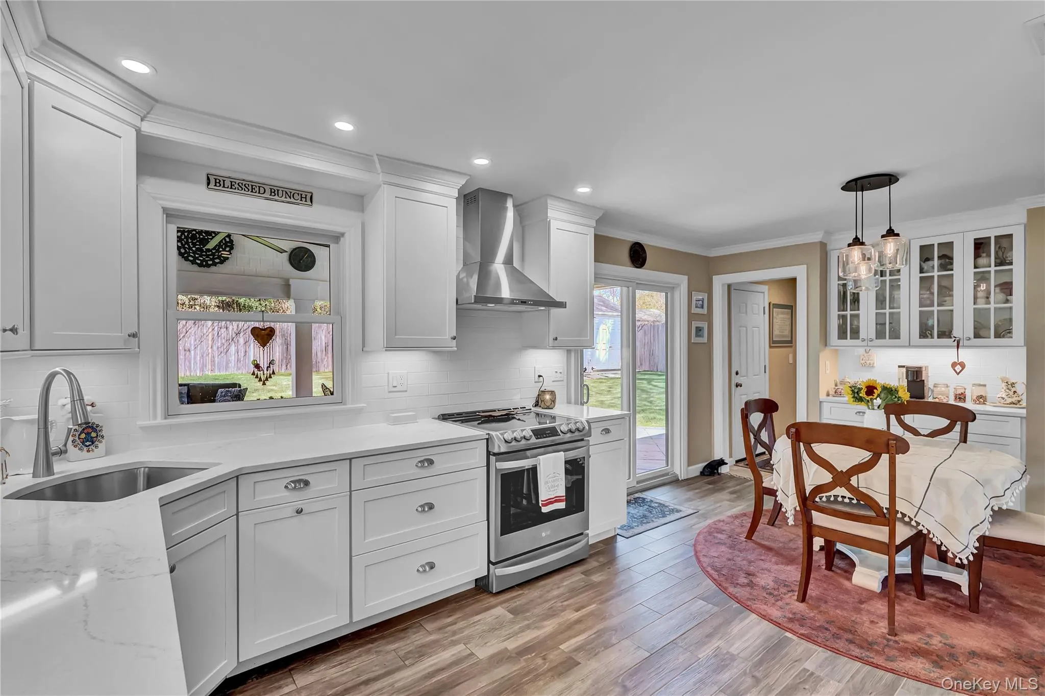 Dining area offer beautiful custom built-in for coffee bar/wine bar Dining area offer beautiful custom built-in for coffee bar/wine bar