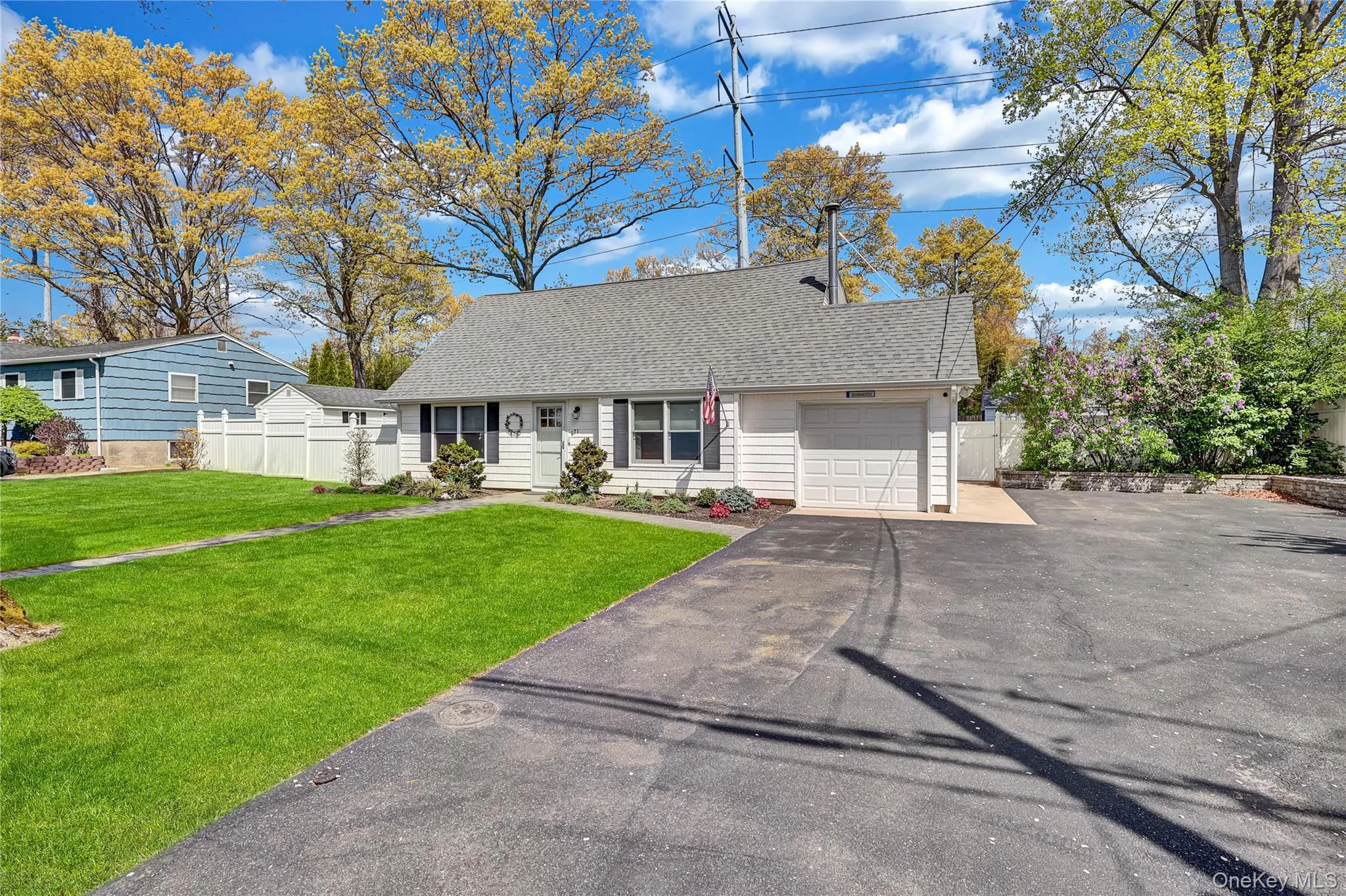 Extra wide paved driveway Extra wide paved driveway