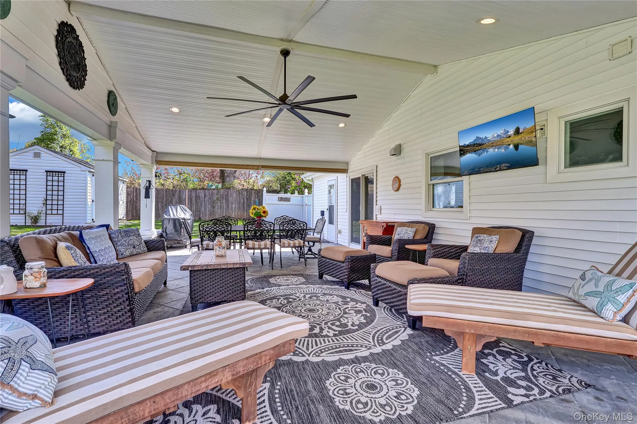 Enjoy relaxing under the large covered patio Enjoy relaxing under the large covered patio
