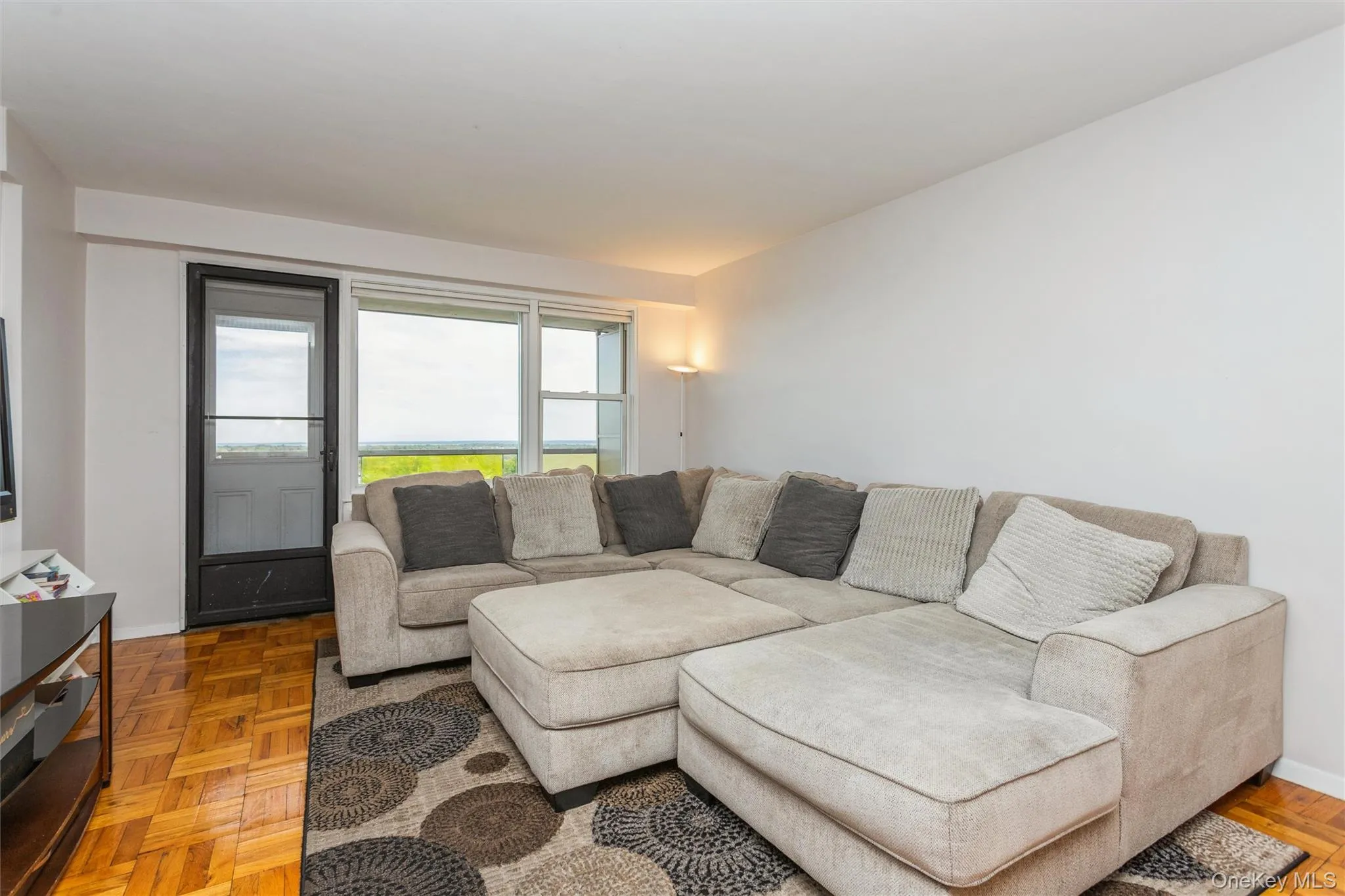 1841 Central Park Avenue, Yonkers, NY, 1 Bedroom Bedrooms, 4 Rooms Rooms,1 BathroomBathrooms,Residential Sale,For Rent,Central Park Avenue,0,990824 1841 Central Park Avenue, Yonkers, NY, 1 Bedroom Bedrooms, 4 Rooms Rooms,1 BathroomBathrooms,Residential Sale,For Rent,Central Park Avenue,0,990824
