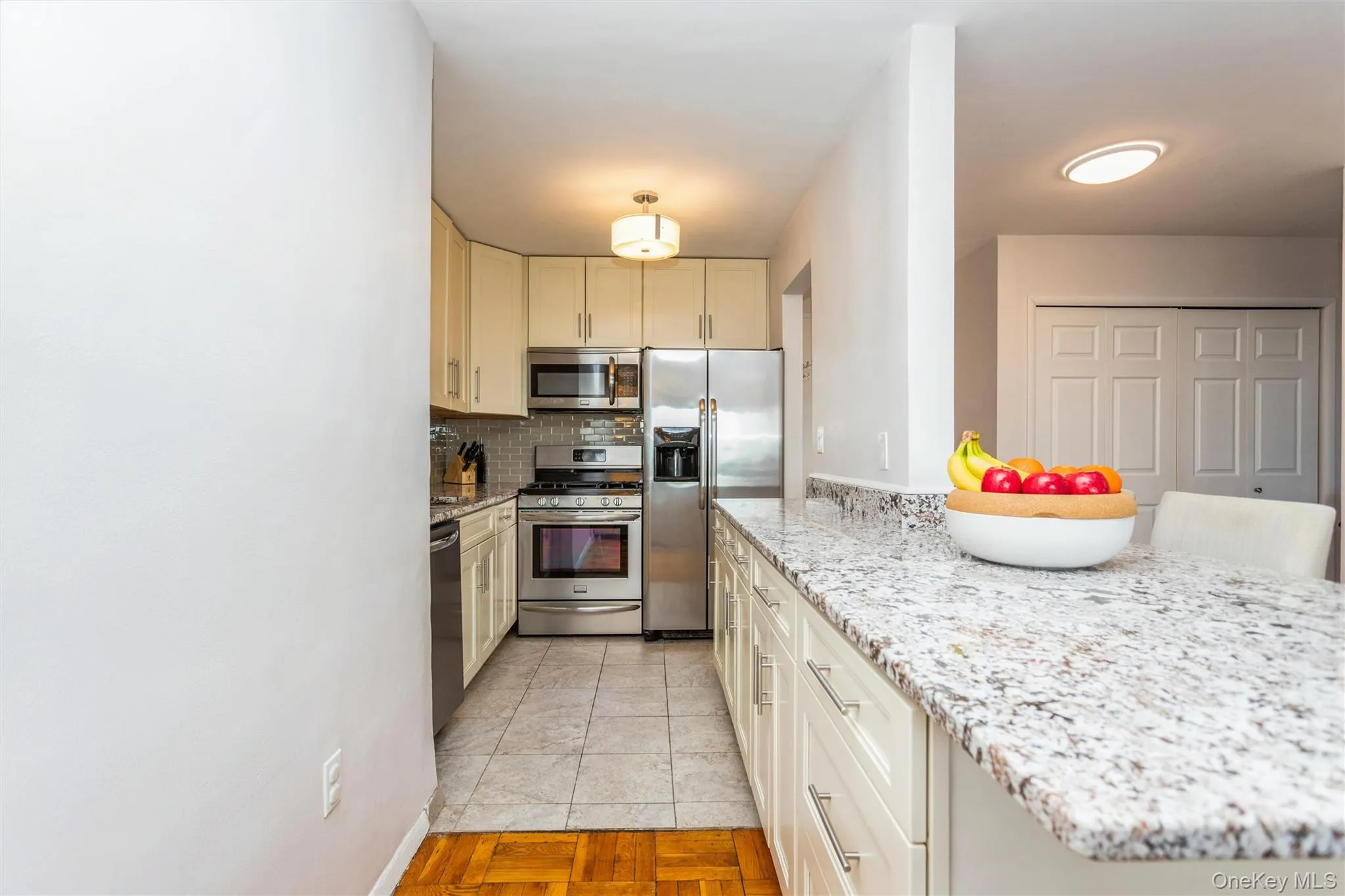 1841 Central Park Avenue, Yonkers, NY, 1 Bedroom Bedrooms, 4 Rooms Rooms,1 BathroomBathrooms,Residential Sale,For Rent,Central Park Avenue,0,990824 1841 Central Park Avenue, Yonkers, NY, 1 Bedroom Bedrooms, 4 Rooms Rooms,1 BathroomBathrooms,Residential Sale,For Rent,Central Park Avenue,0,990824