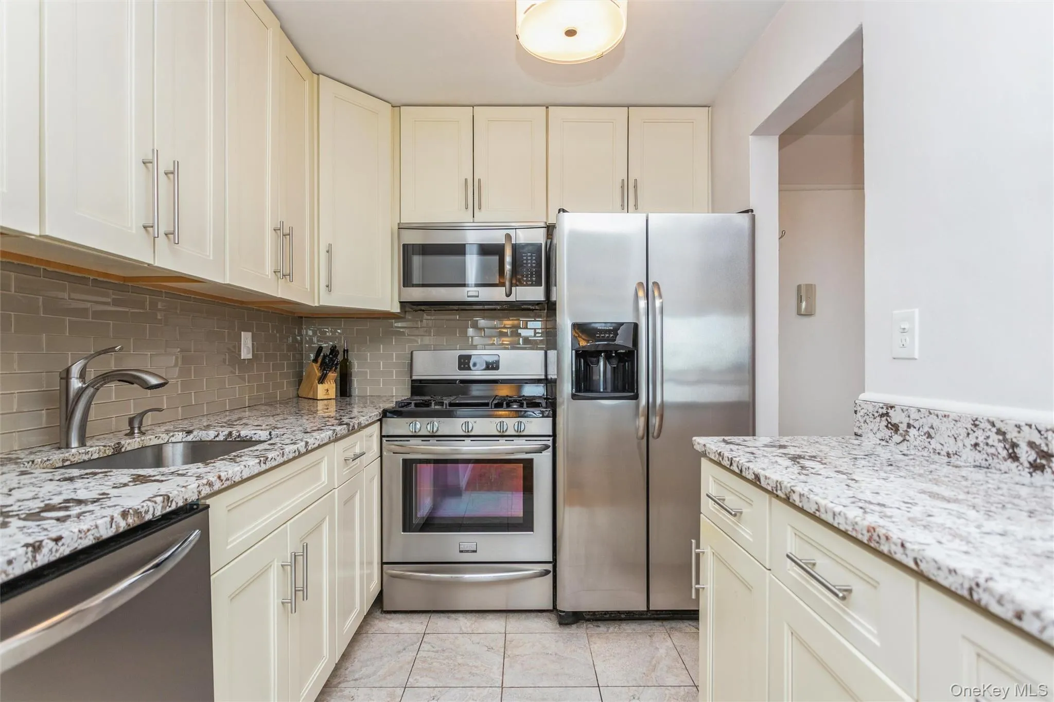 1841 Central Park Avenue, Yonkers, NY, 1 Bedroom Bedrooms, 4 Rooms Rooms,1 BathroomBathrooms,Residential Sale,For Rent,Central Park Avenue,0,990824 1841 Central Park Avenue, Yonkers, NY, 1 Bedroom Bedrooms, 4 Rooms Rooms,1 BathroomBathrooms,Residential Sale,For Rent,Central Park Avenue,0,990824