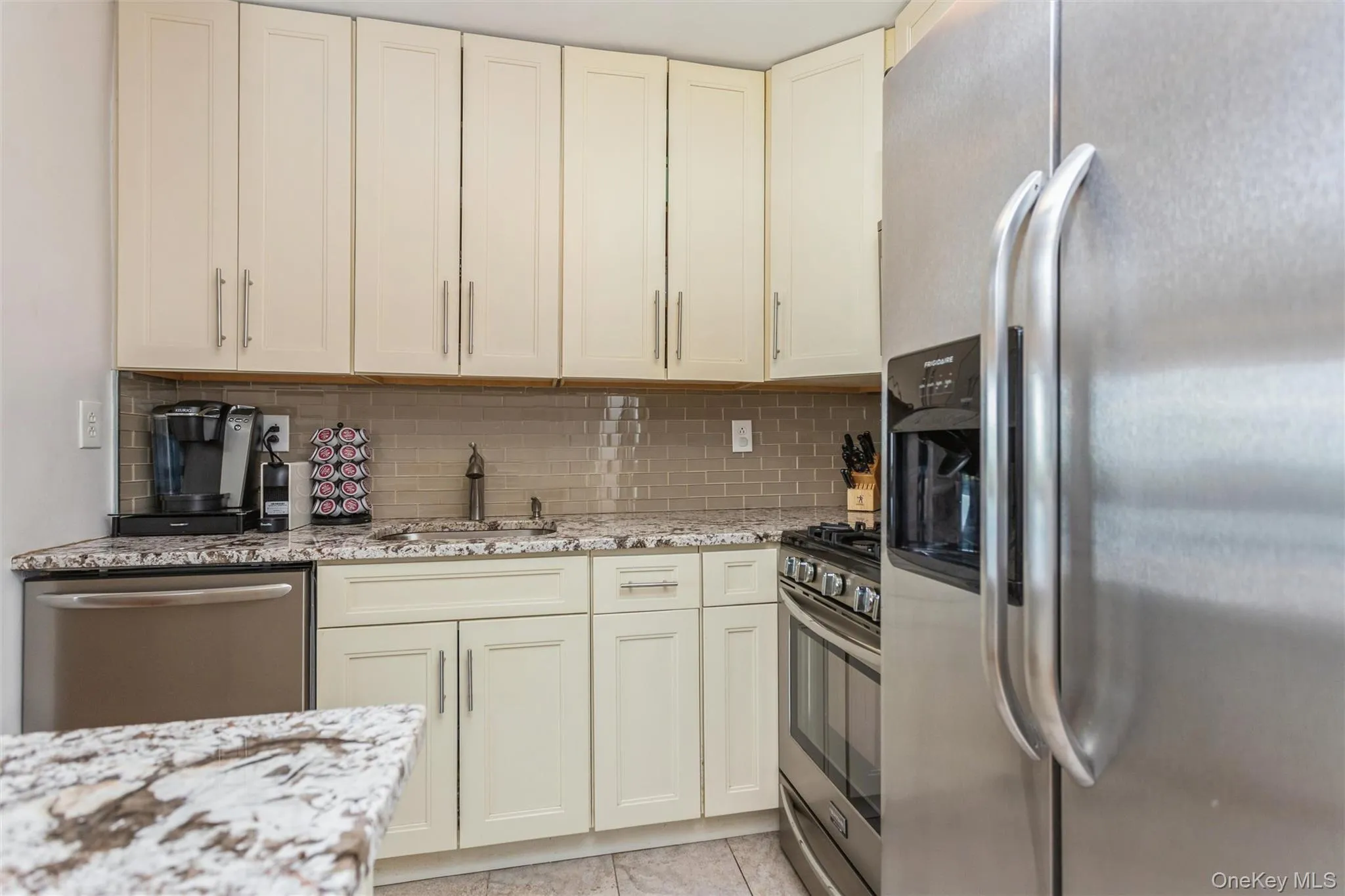 1841 Central Park Avenue, Yonkers, NY, 1 Bedroom Bedrooms, 4 Rooms Rooms,1 BathroomBathrooms,Residential Sale,For Rent,Central Park Avenue,0,990824 1841 Central Park Avenue, Yonkers, NY, 1 Bedroom Bedrooms, 4 Rooms Rooms,1 BathroomBathrooms,Residential Sale,For Rent,Central Park Avenue,0,990824