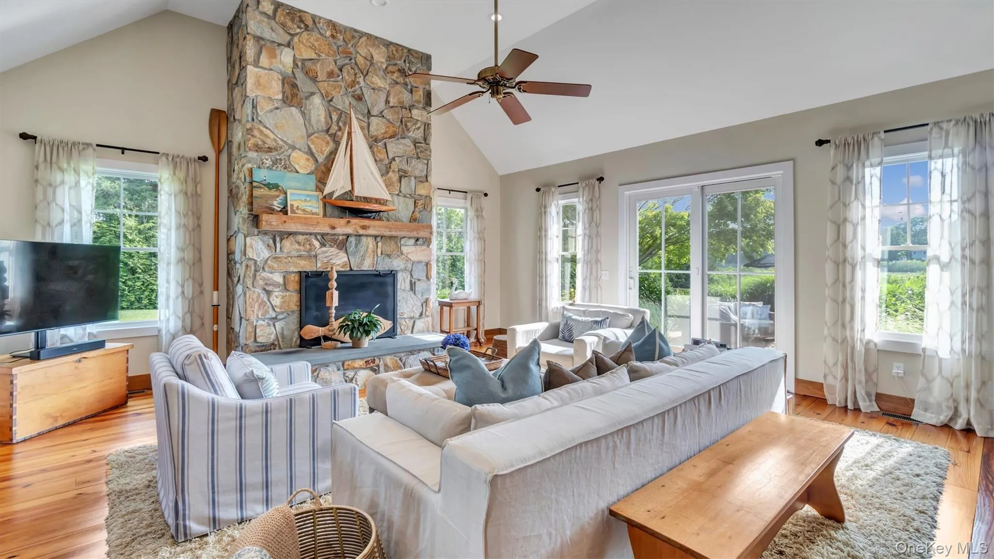 13A Brushy Neck Lane, Southampton, NY, 4 Bedrooms Bedrooms, 9 Rooms Rooms,3 BathroomsBathrooms,Residential Lease,For Rent,Brushy Neck,0,990864 13A Brushy Neck Lane, Southampton, NY, 4 Bedrooms Bedrooms, 9 Rooms Rooms,3 BathroomsBathrooms,Residential Lease,For Rent,Brushy Neck,0,990864