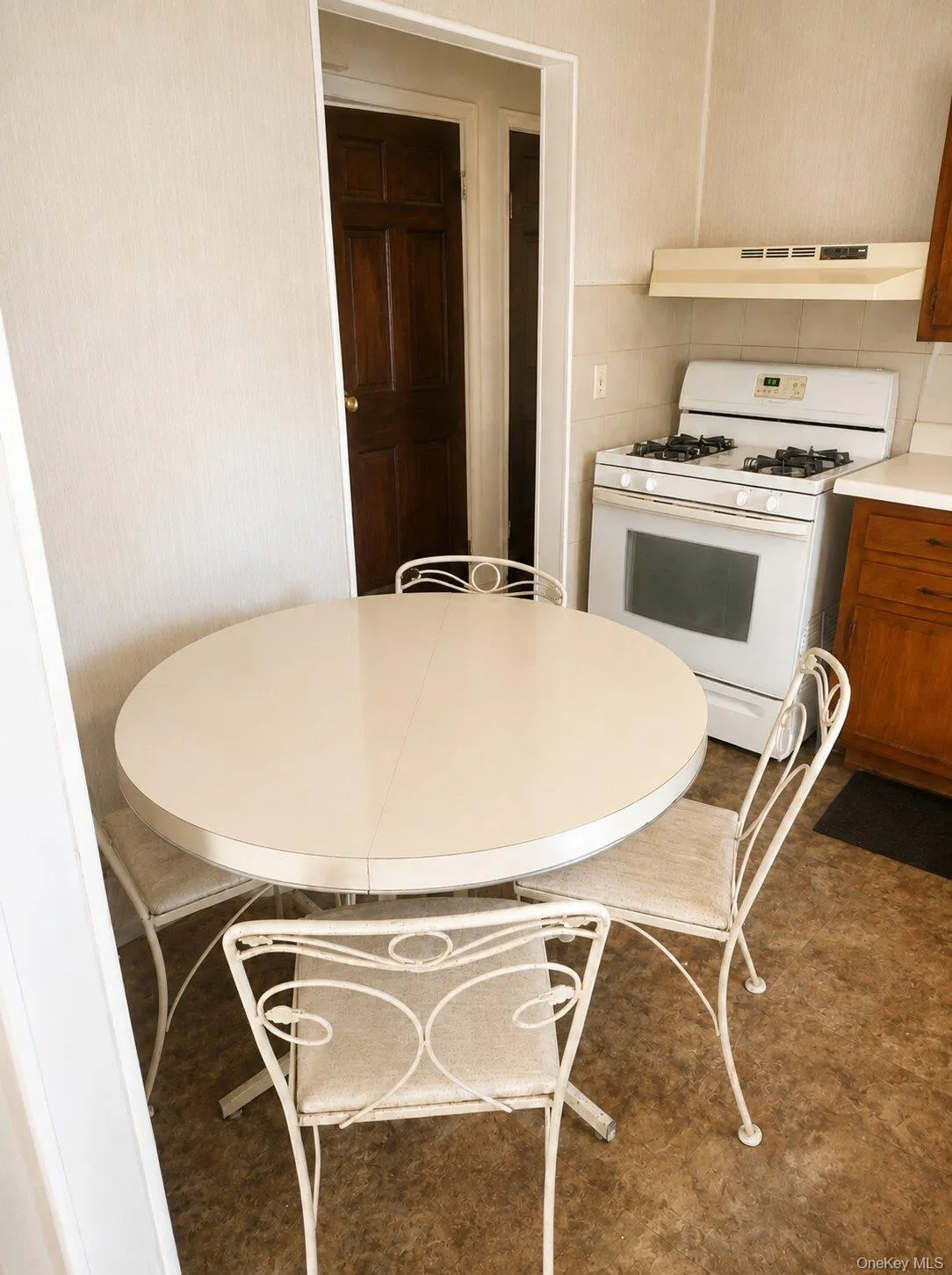 11 Bedford Street, Babylon, NY, 4 Bedrooms Bedrooms, 7 Rooms Rooms,1 BathroomBathrooms,Residential,For Rent,Bedford,0,990873 11 Bedford Street, Babylon, NY, 4 Bedrooms Bedrooms, 7 Rooms Rooms,1 BathroomBathrooms,Residential,For Rent,Bedford,0,990873