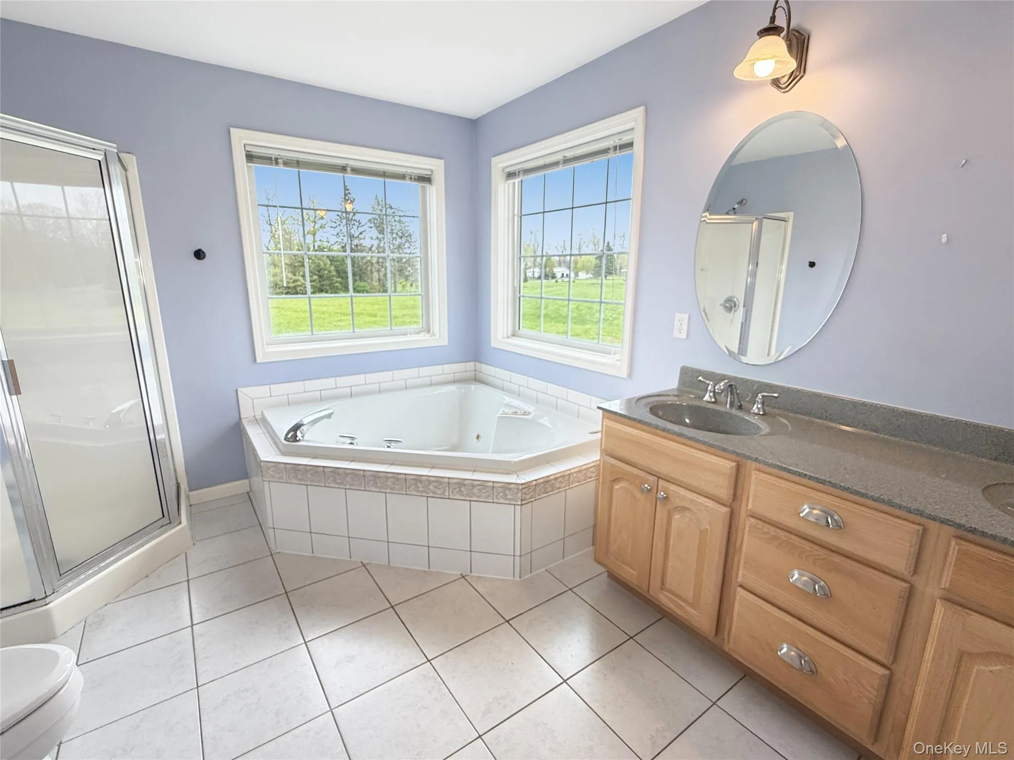 With Jacuzzi With Jacuzzi
