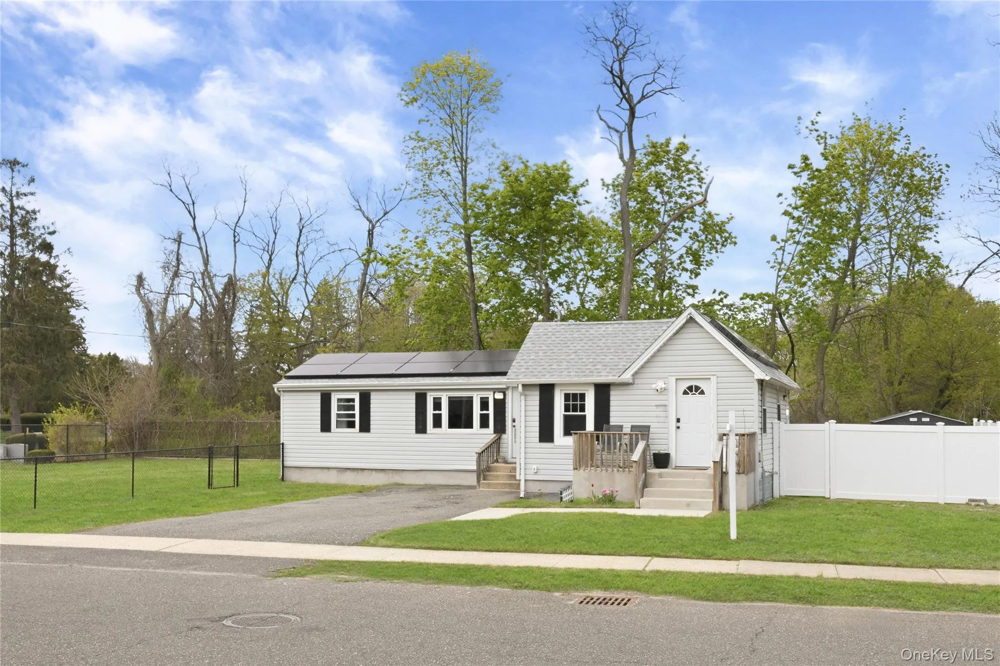 73 Harrison Avenue, Babylon, NY, 3 Bedrooms Bedrooms, 5 Rooms Rooms,1 BathroomBathrooms,Residential,For Rent,Harrison,0,990922 73 Harrison Avenue, Babylon, NY, 3 Bedrooms Bedrooms, 5 Rooms Rooms,1 BathroomBathrooms,Residential,For Rent,Harrison,0,990922