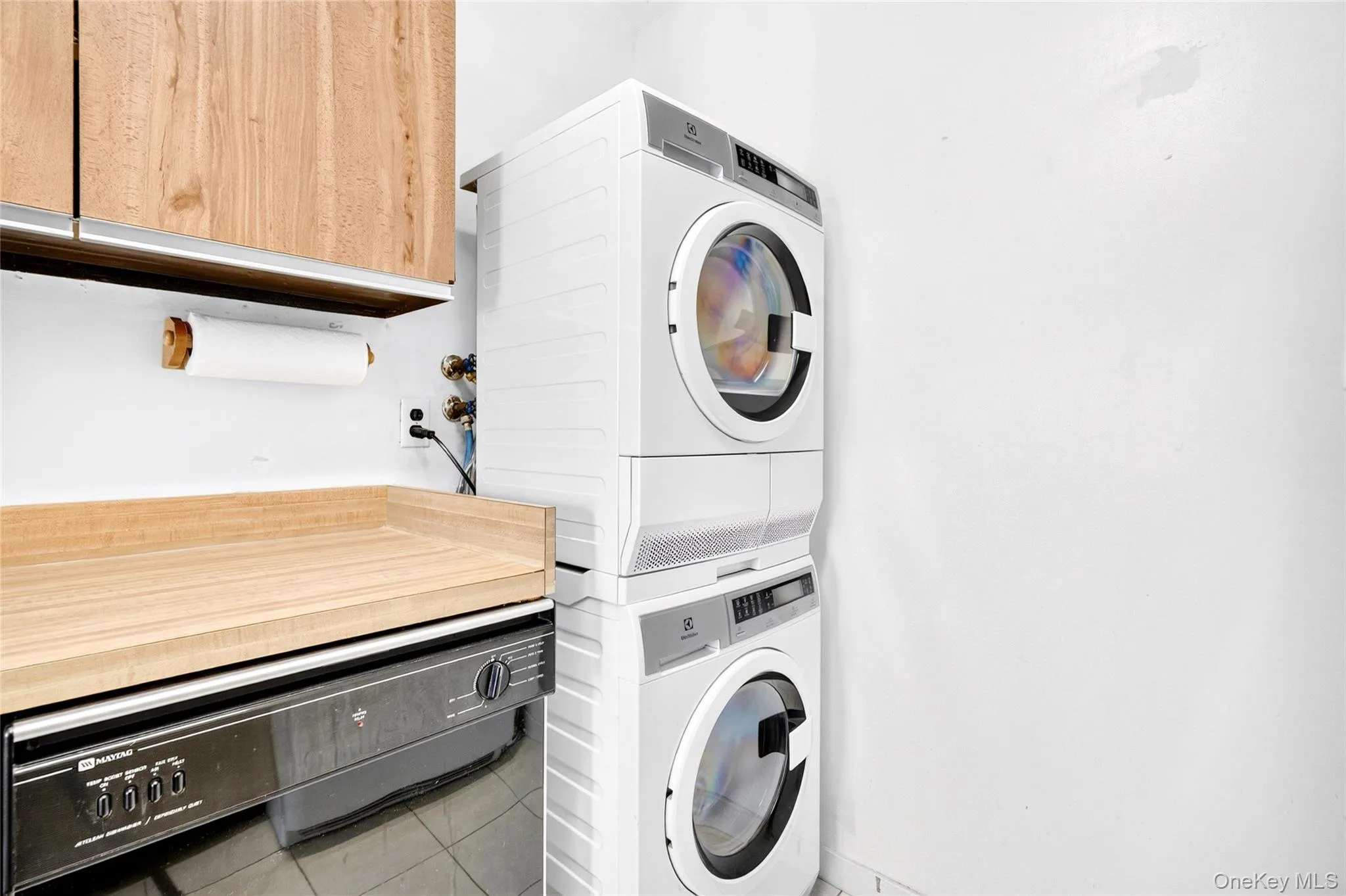 23 Hillside Terrace, White Plains, NY, 2 Bedrooms Bedrooms, 7 Rooms Rooms,1 BathroomBathrooms,Residential,For Rent,Hillside,0,KEY990923 23 Hillside Terrace, White Plains, NY, 2 Bedrooms Bedrooms, 7 Rooms Rooms,1 BathroomBathrooms,Residential,For Rent,Hillside,0,KEY990923