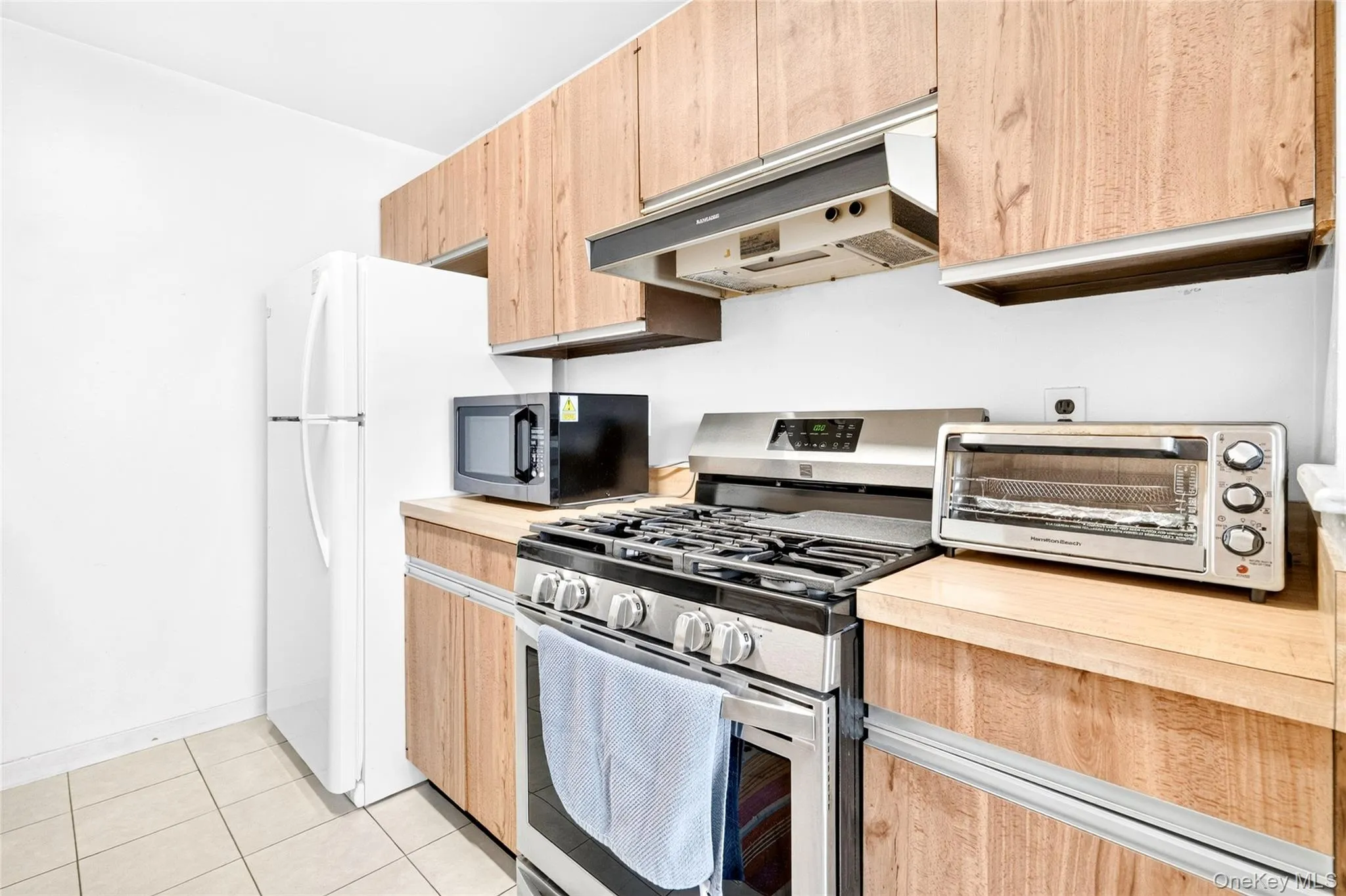 23 Hillside Terrace, White Plains, NY, 2 Bedrooms Bedrooms, 7 Rooms Rooms,1 BathroomBathrooms,Residential,For Rent,Hillside,0,KEY990923 23 Hillside Terrace, White Plains, NY, 2 Bedrooms Bedrooms, 7 Rooms Rooms,1 BathroomBathrooms,Residential,For Rent,Hillside,0,KEY990923