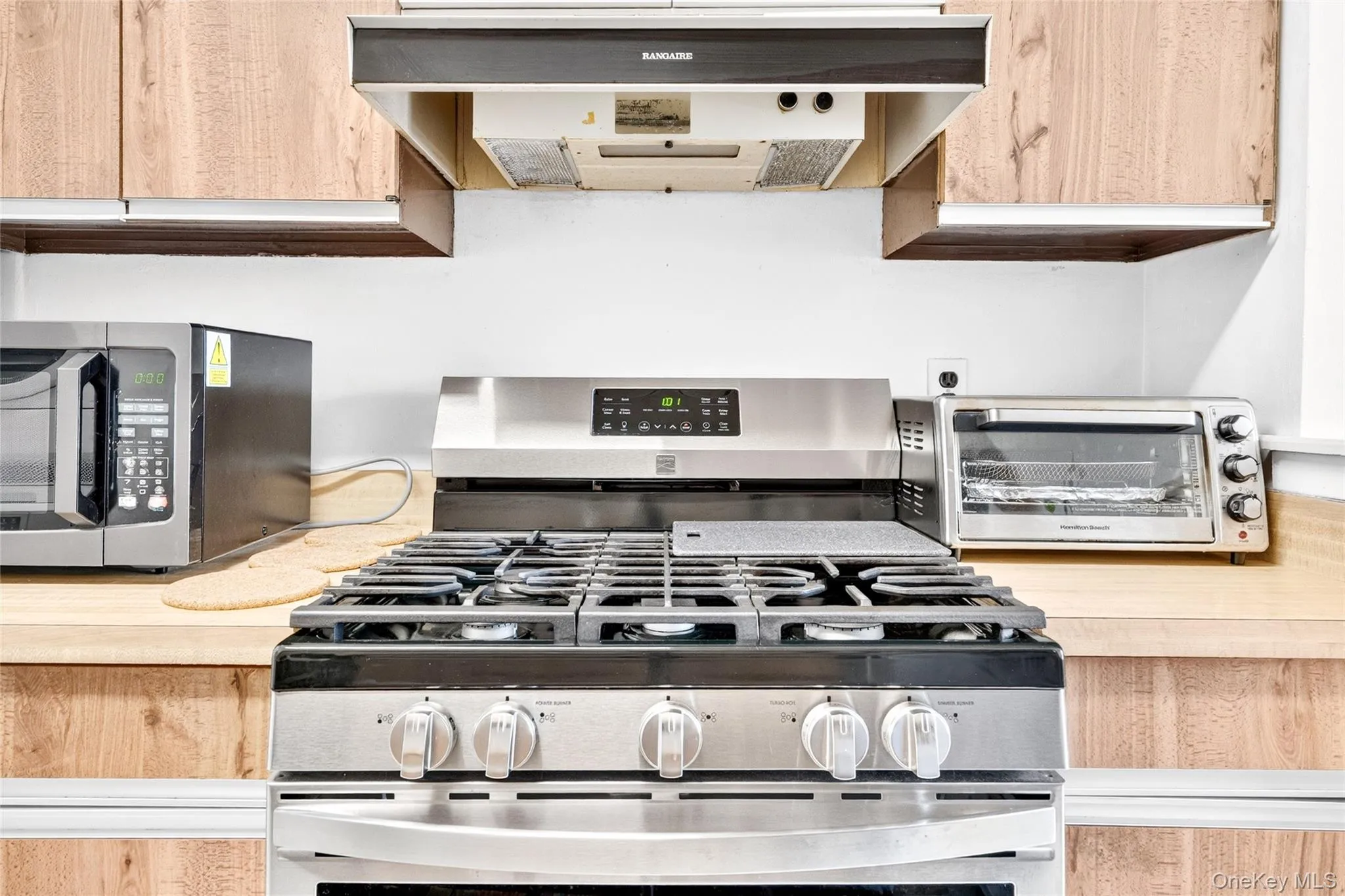 23 Hillside Terrace, White Plains, NY, 2 Bedrooms Bedrooms, 7 Rooms Rooms,1 BathroomBathrooms,Residential,For Rent,Hillside,0,KEY990923 23 Hillside Terrace, White Plains, NY, 2 Bedrooms Bedrooms, 7 Rooms Rooms,1 BathroomBathrooms,Residential,For Rent,Hillside,0,KEY990923