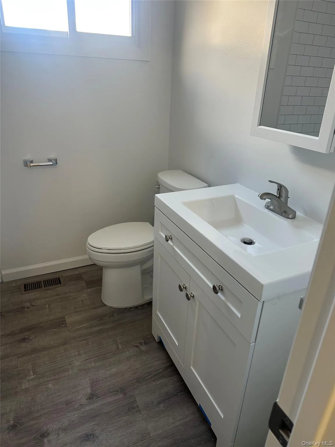 360 Larkfield Road, Huntington, NY, 1 Bedroom Bedrooms, 3 Rooms Rooms,1 BathroomBathrooms,Residential Lease,For Rent,Larkfield,0,990927 360 Larkfield Road, Huntington, NY, 1 Bedroom Bedrooms, 3 Rooms Rooms,1 BathroomBathrooms,Residential Lease,For Rent,Larkfield,0,990927