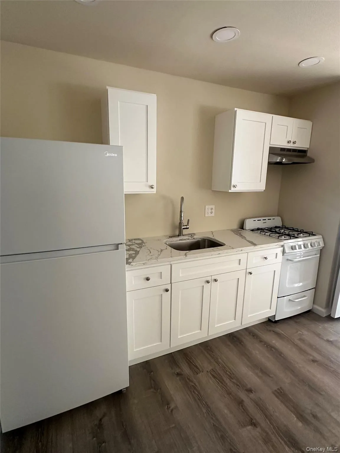 360 Larkfield Road, Huntington, NY, 1 Bedroom Bedrooms, 3 Rooms Rooms,1 BathroomBathrooms,Residential Lease,For Rent,Larkfield,0,990927 360 Larkfield Road, Huntington, NY, 1 Bedroom Bedrooms, 3 Rooms Rooms,1 BathroomBathrooms,Residential Lease,For Rent,Larkfield,0,990927